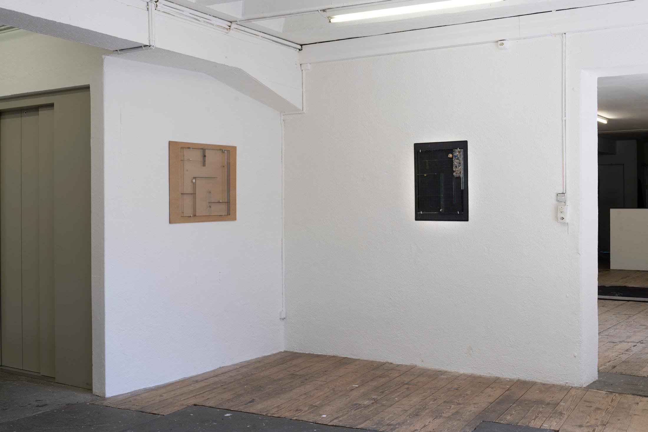 Exhibition View Group Show «Issue de secours; view on Brigham Baker, Untitled, 2021, Glass, Various objects» at Binz39, Zürich, 2021 / Photo: Claude Barrault / Courtesy: the artists and Binz39