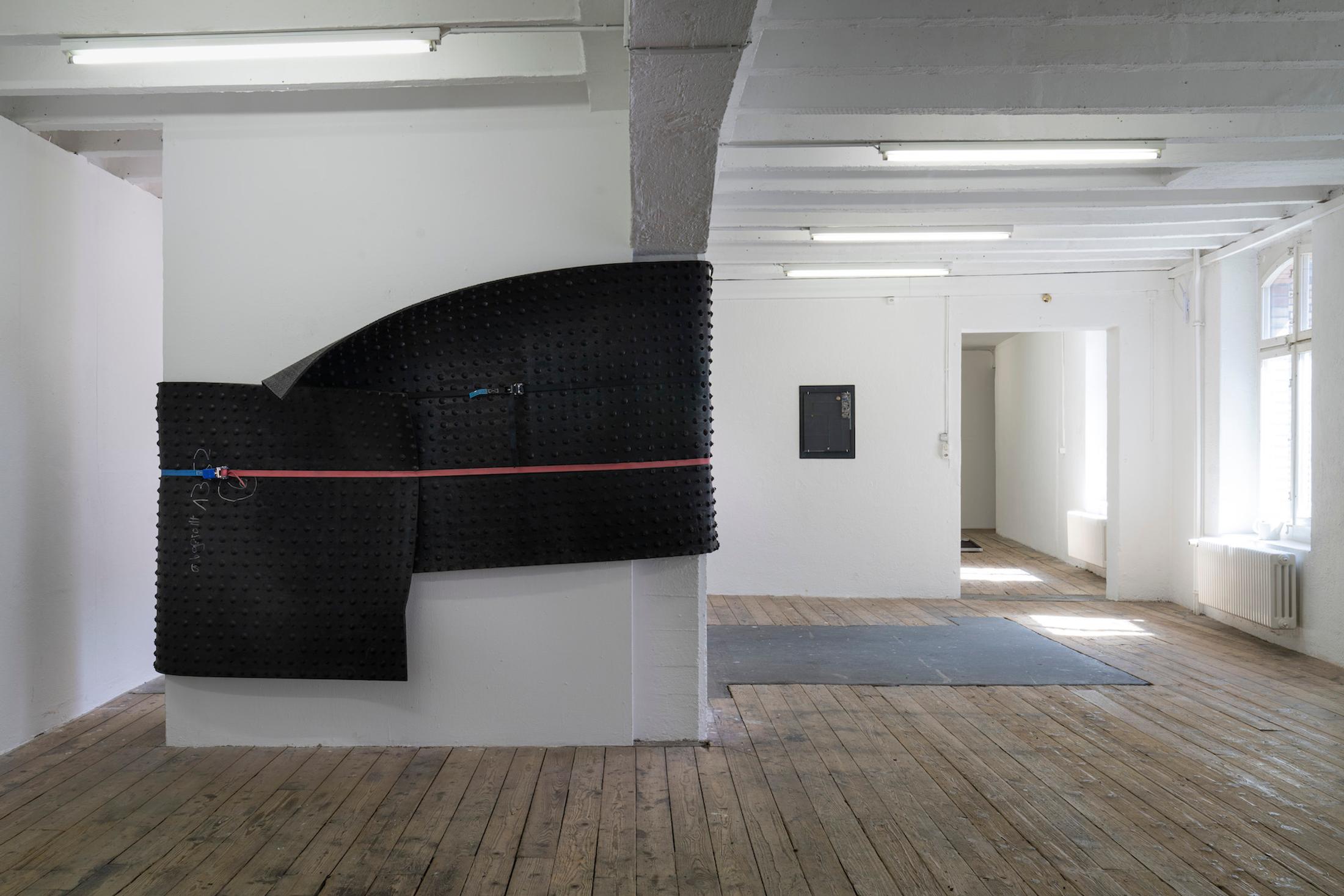 Exhibition View Group Show «Issue de secours» at Binz39, Zürich, 2021 / Photo: Claude Barrault / Courtesy: the artists and Binz39