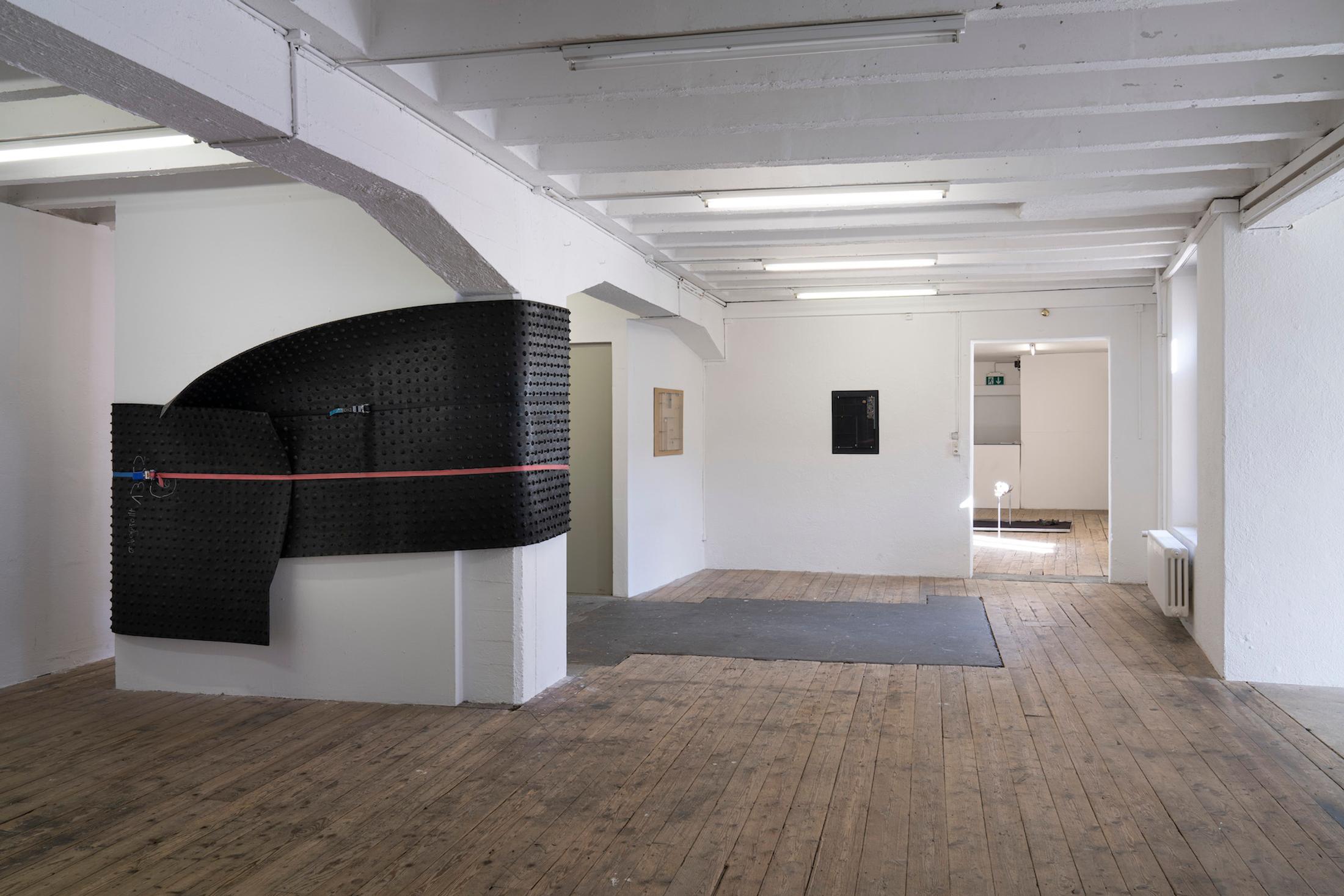 Exhibition View Group Show «Issue de secours» at Binz39, Zürich, 2021 / Photo: Claude Barrault / Courtesy: the artists and Binz39