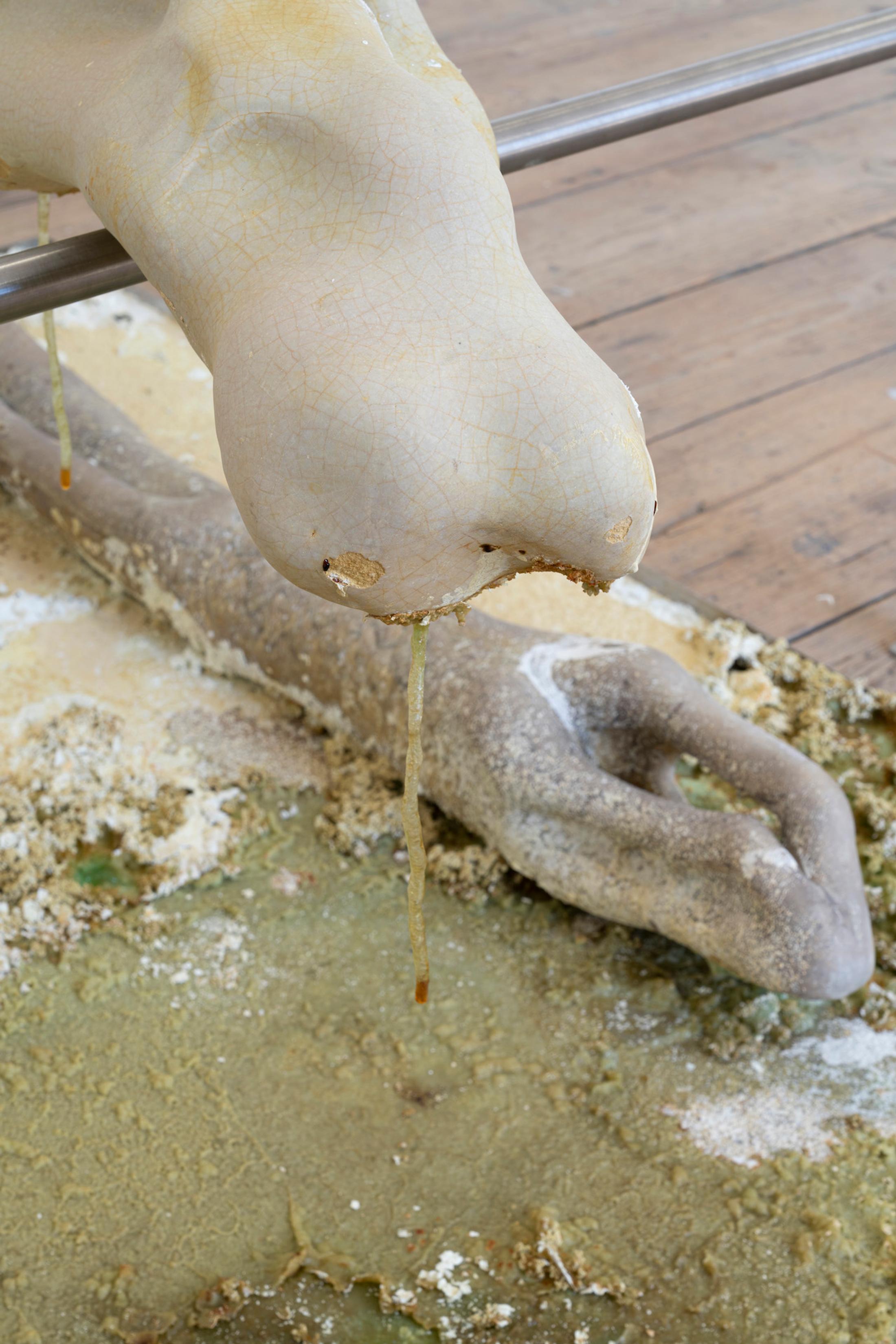 Exhibition View Group Show «Issue de secours; view on Isabelle Andriessen, Tidal Spill, 2018, Ceramic, stainless steel container, iron(II) sulphate» at Binz39, Zürich, 2021 / Photo: Claude Barrault / Courtesy: the artists and Binz39