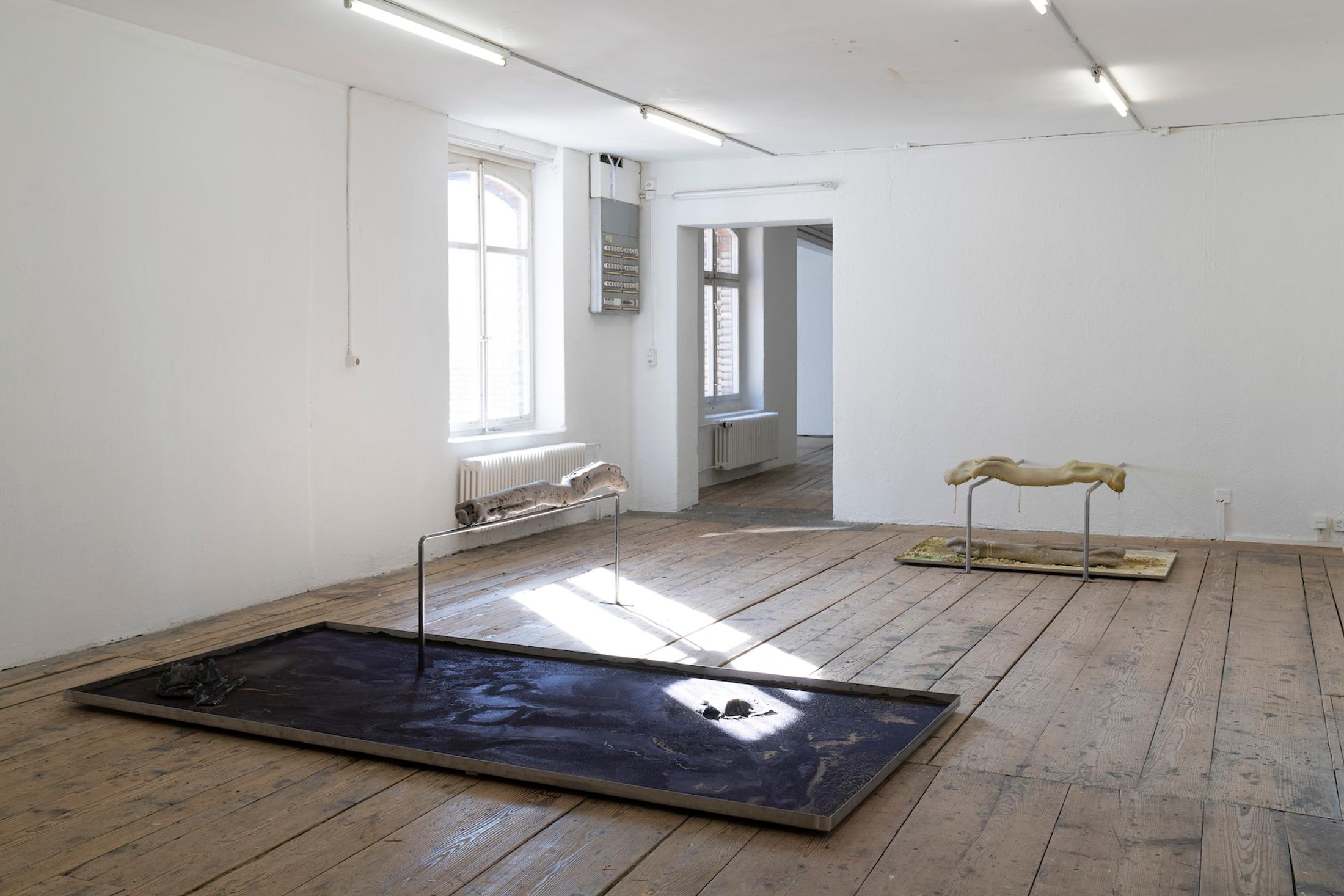 Exhibition View Group Show «Issue de secours» at Binz39, Zürich, 2021 / Photo: Claude Barrault / Courtesy: the artists and Binz39