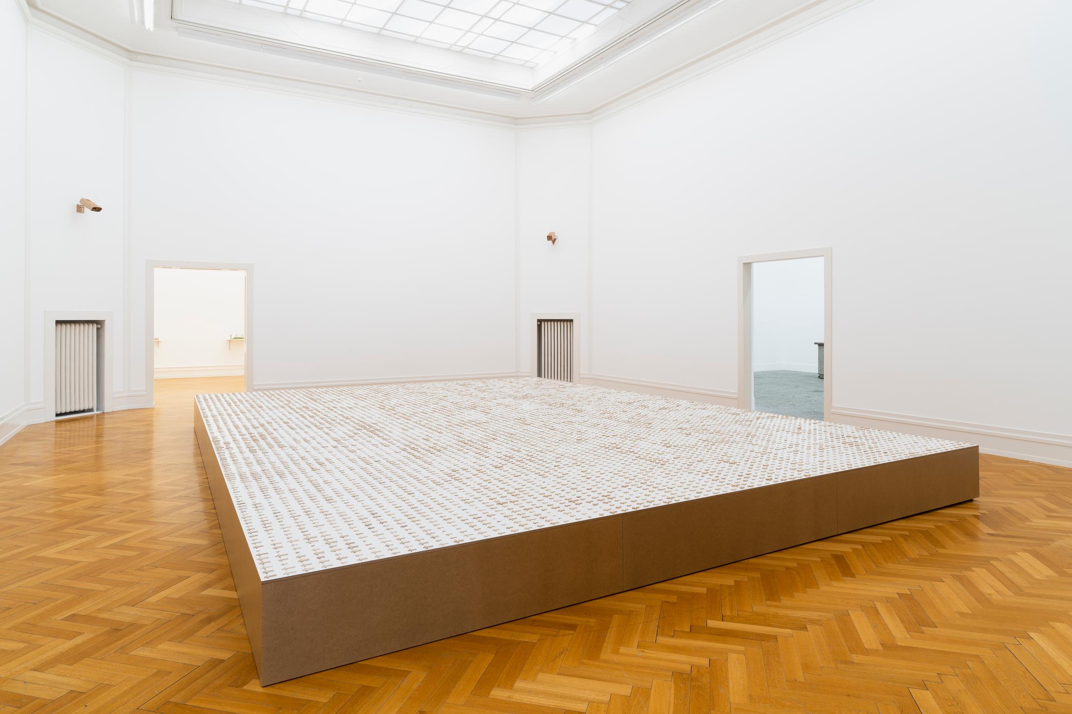 Exhibition View Jean-Frédéric Schnyder Solo Show «View on Jean-Frédéric Schnyder, das Andere, 2014–2021» at Kunsthalle Bern, Berne, 2022 / Photo: Gunnar Meier / Courtesy: the artist and Galerie Eva Presenhuber Zürich / New York