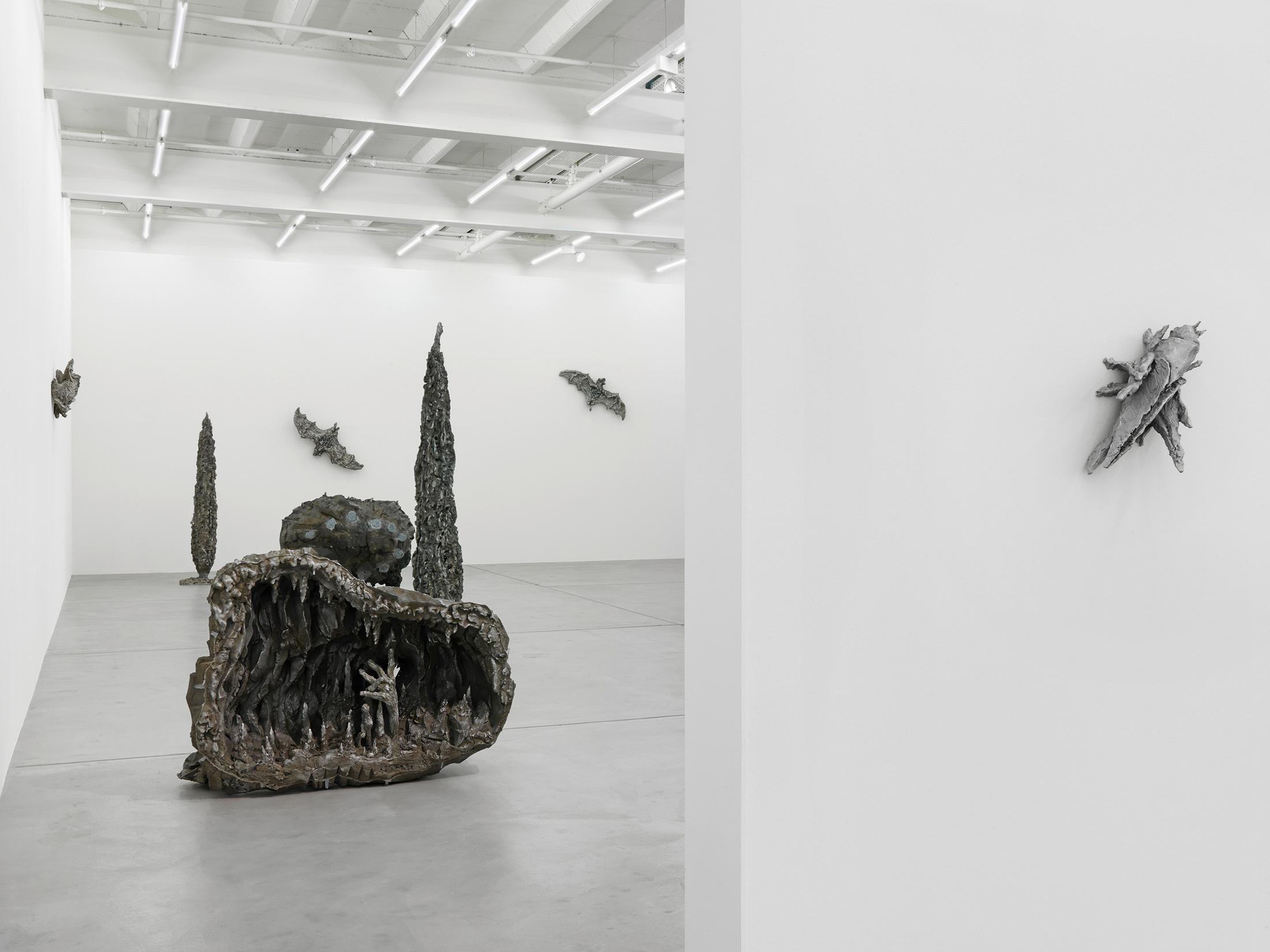 Exhibition View Jean-Marie Appriou «November» at Galerie Eva Presenhuber, Zurich, 2018 / Photo: Stefan Altenburger / © Jean-Marie Appriou / Courtesy the artist and Galerie Eva Presenhuber, Zurich / New York