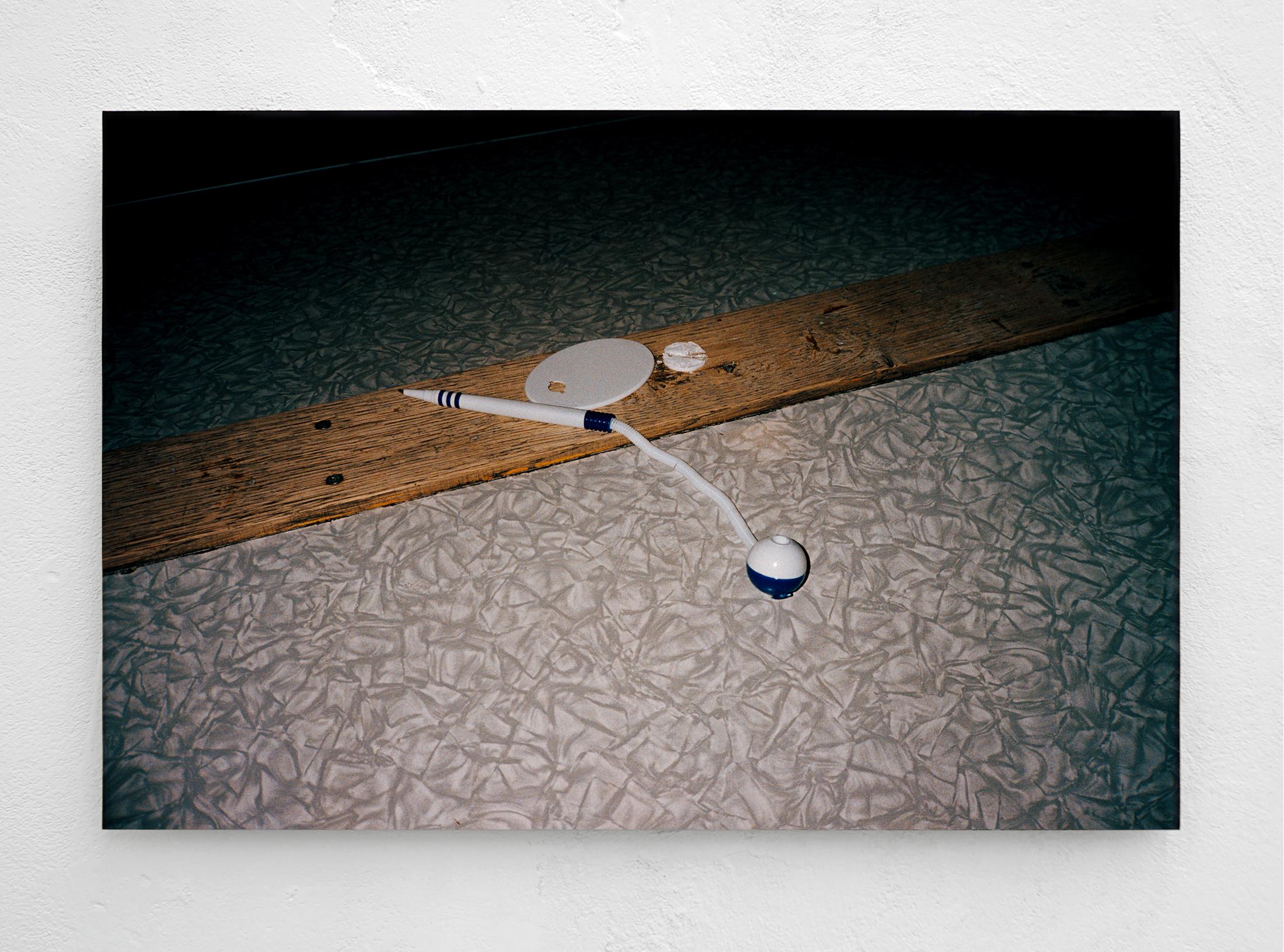 Exhibition View Duo Show «Words happen like clouds; view on Jiajia Zhang, Performance (Border), 2022» at Sgomento, Zurich, 2022 / Photo: SZ / Courtesy: the artist and Sgomento