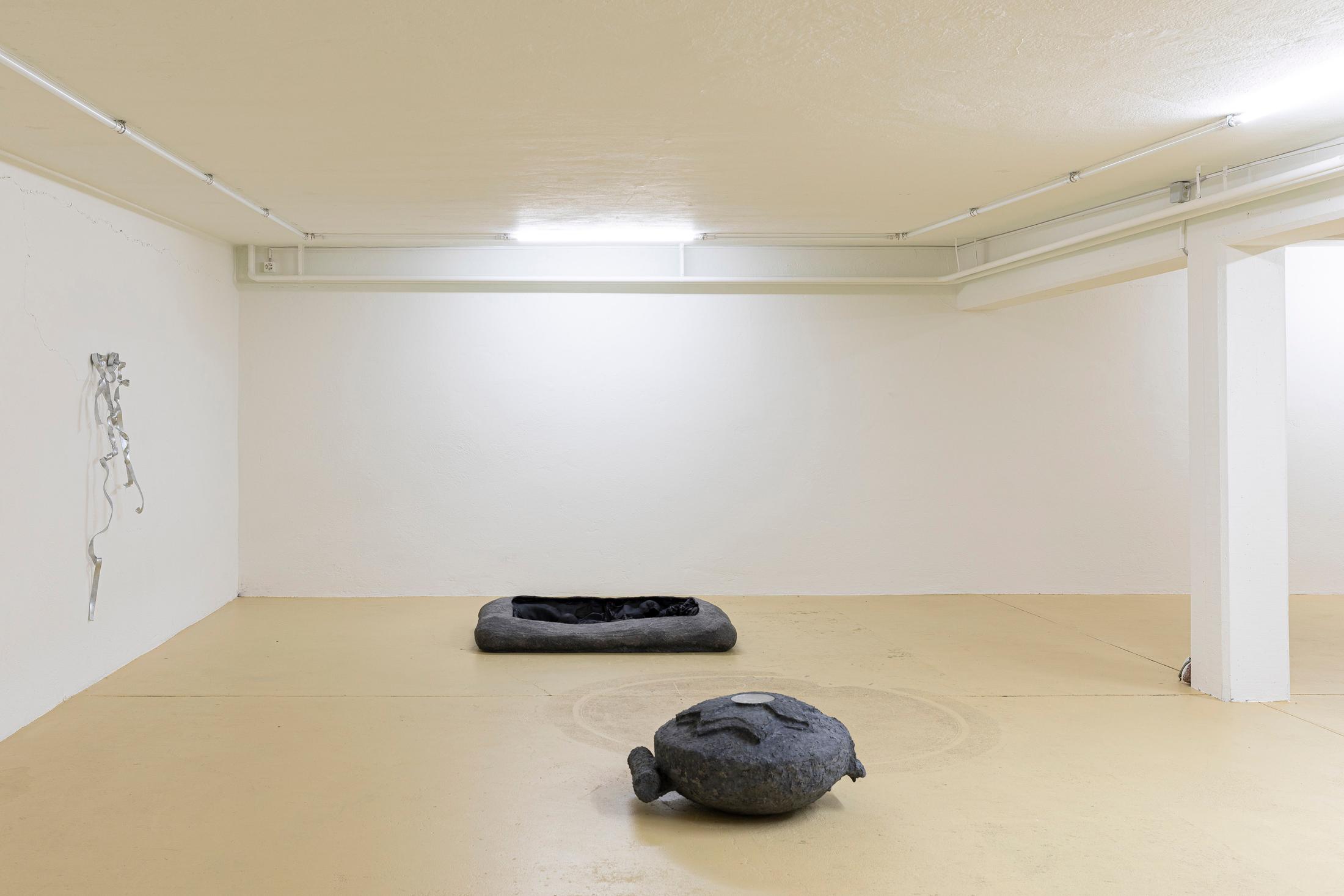 Exhibition View Julia Znoj Solo Show «aquadrome bubblepad» at unanimous consent, Zurich, 2021 / Photo: Michal Florence Schorro / Courtesy: unanimous consent and the artist