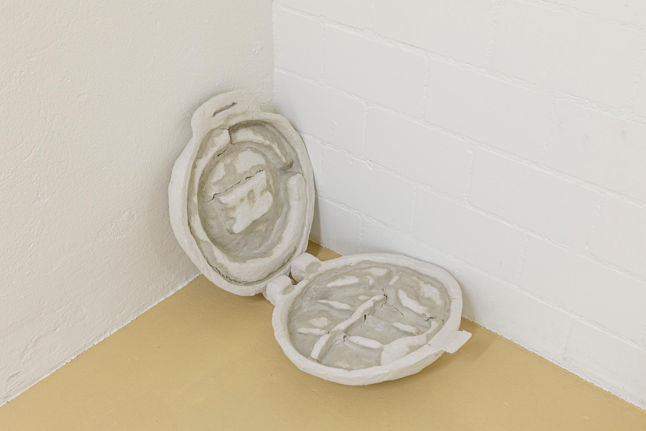 Exhibition View Julia Znoj Solo Show «aquadrome bubblepad» at unanimous consent, Zurich, 2021 / Photo: Michal Florence Schorro / Courtesy: unanimous consent and the artist