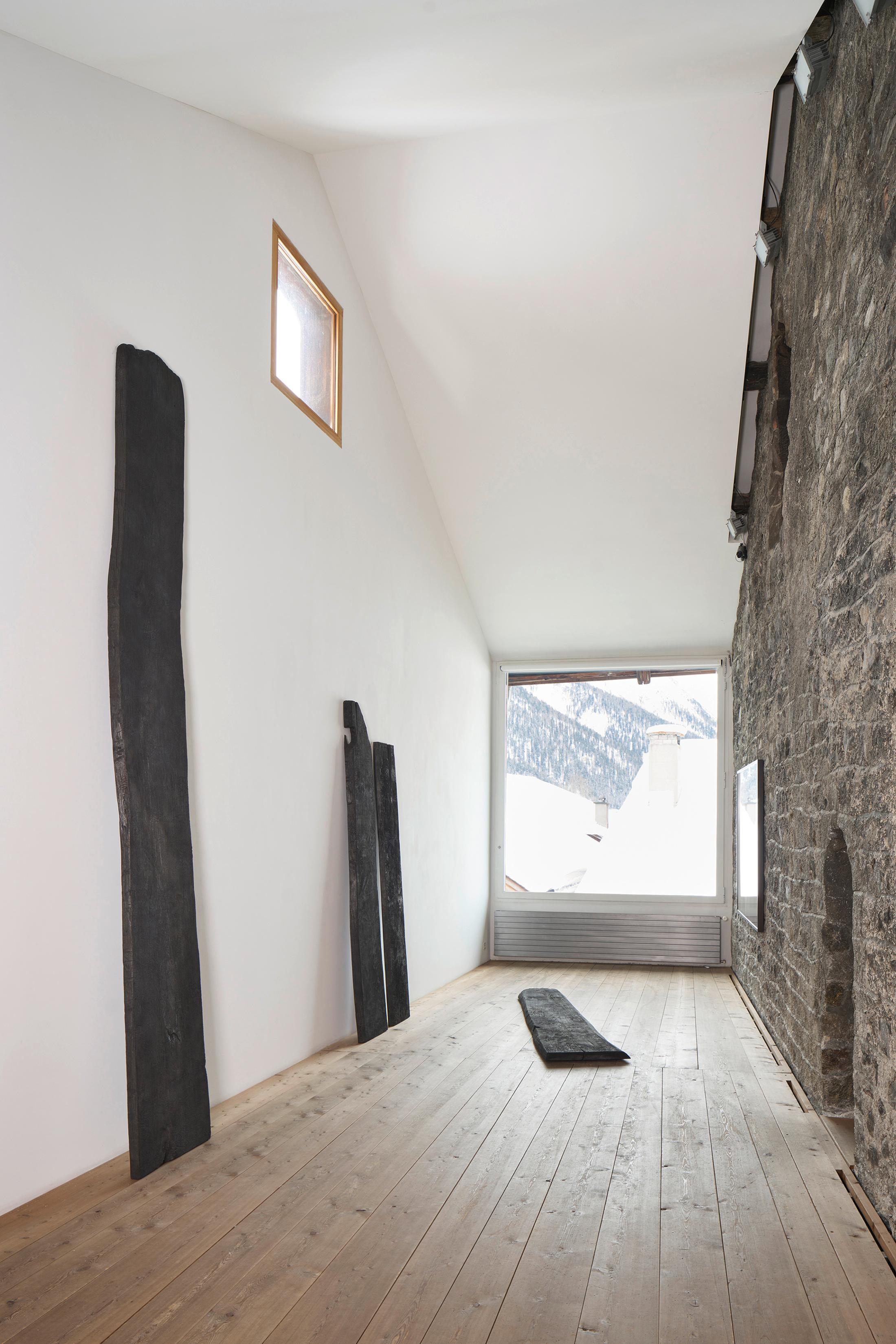 Installation View Julian Charrière Soloshow «Ever Since We Crawled Out / view on An Invitaton to Disappear, 2018» at Galerie Tschudi, Zuoz / Photo: Ralph Feiner / Courtesy: the artist and Galerie Tschudi, Zuoz