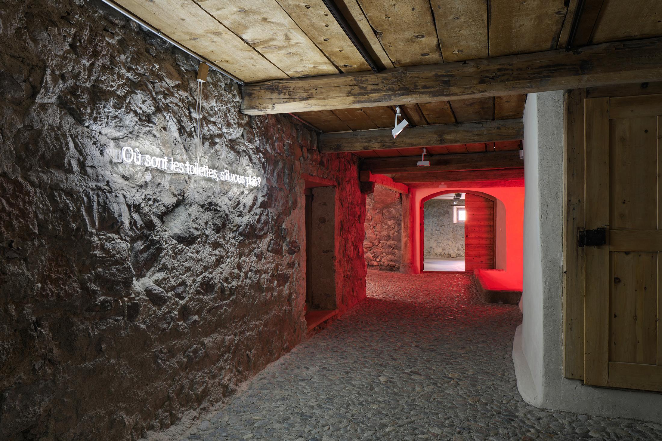 Installation View Julian Charrière Soloshow «Ever Since We Crawled Out / view on An Invitaton to Disappear, 2018» at Galerie Tschudi, Zuoz / Photo: Ralph Feiner / Courtesy: the artist and Galerie Tschudi, Zuoz