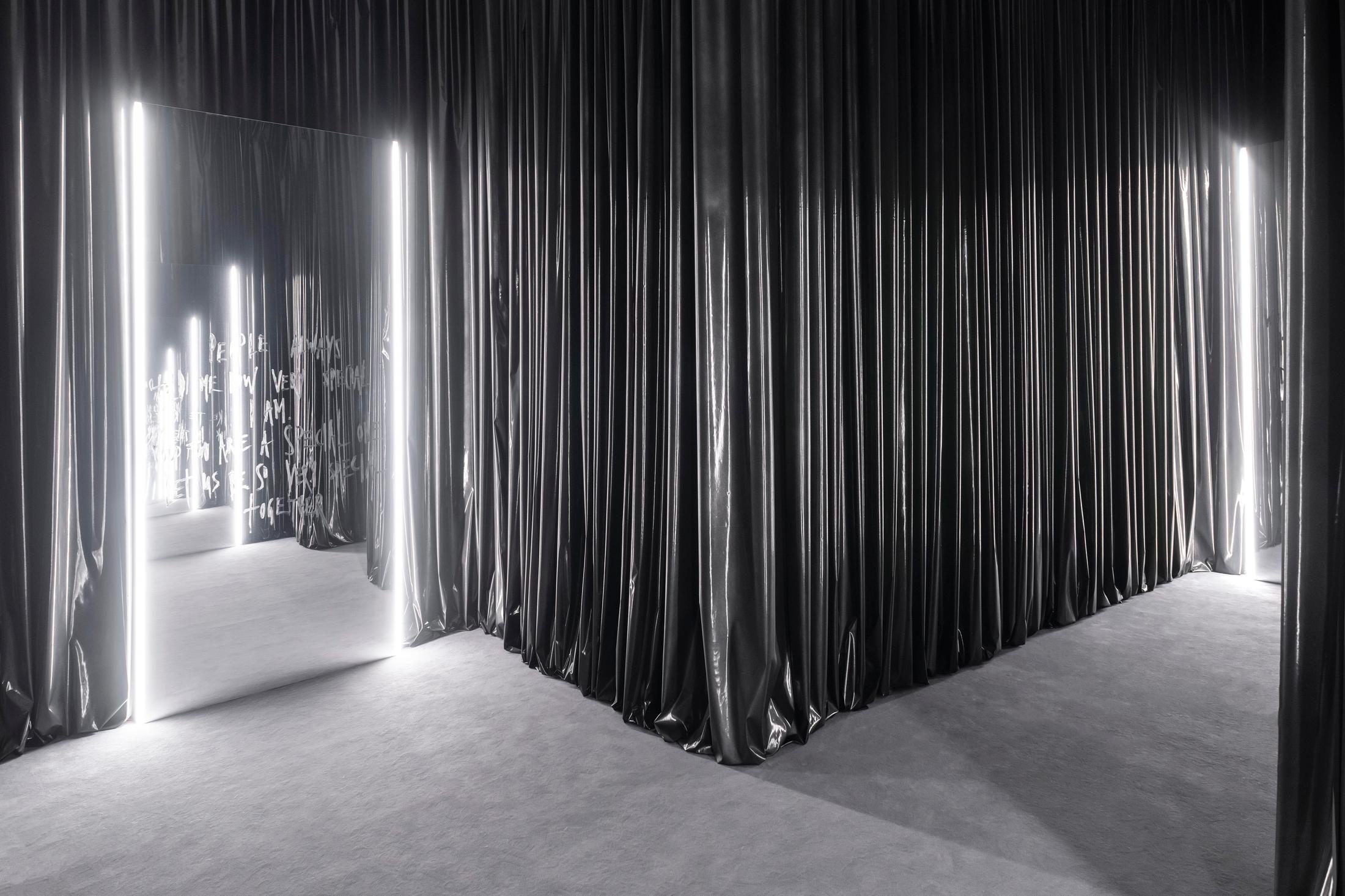 Exhibition View Julian-Jakob Kneer Solo Show «SHOOTING STAR» at Blue Velvet Projects, Zurich, 2022 / Photo: Flavio Karrer / Courtesy: the artist and Blue Velvet Projects