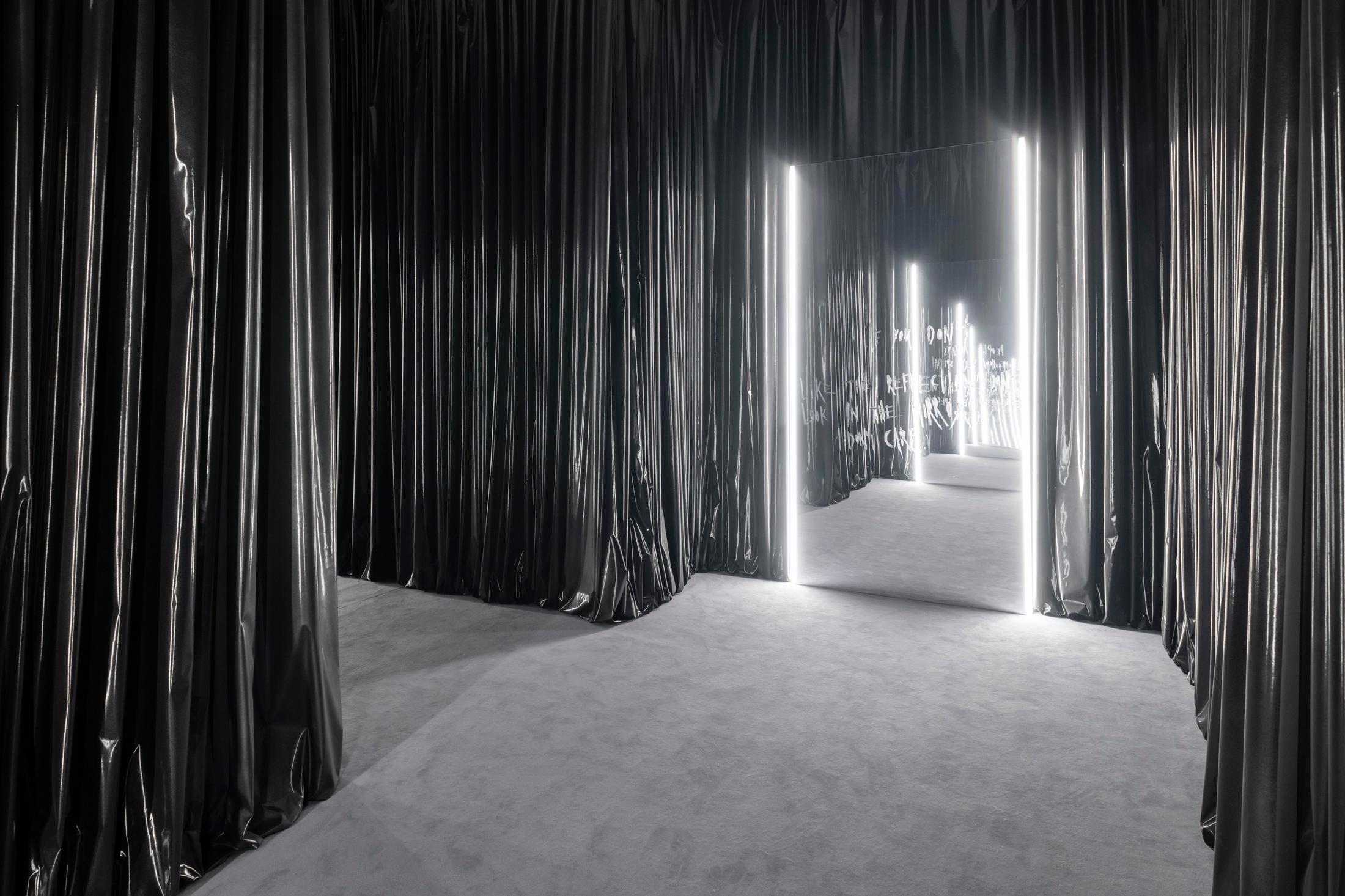 Exhibition View Julian-Jakob Kneer Solo Show «SHOOTING STAR» at Blue Velvet Projects, Zurich, 2022 / Photo: Flavio Karrer / Courtesy: the artist and Blue Velvet Projects