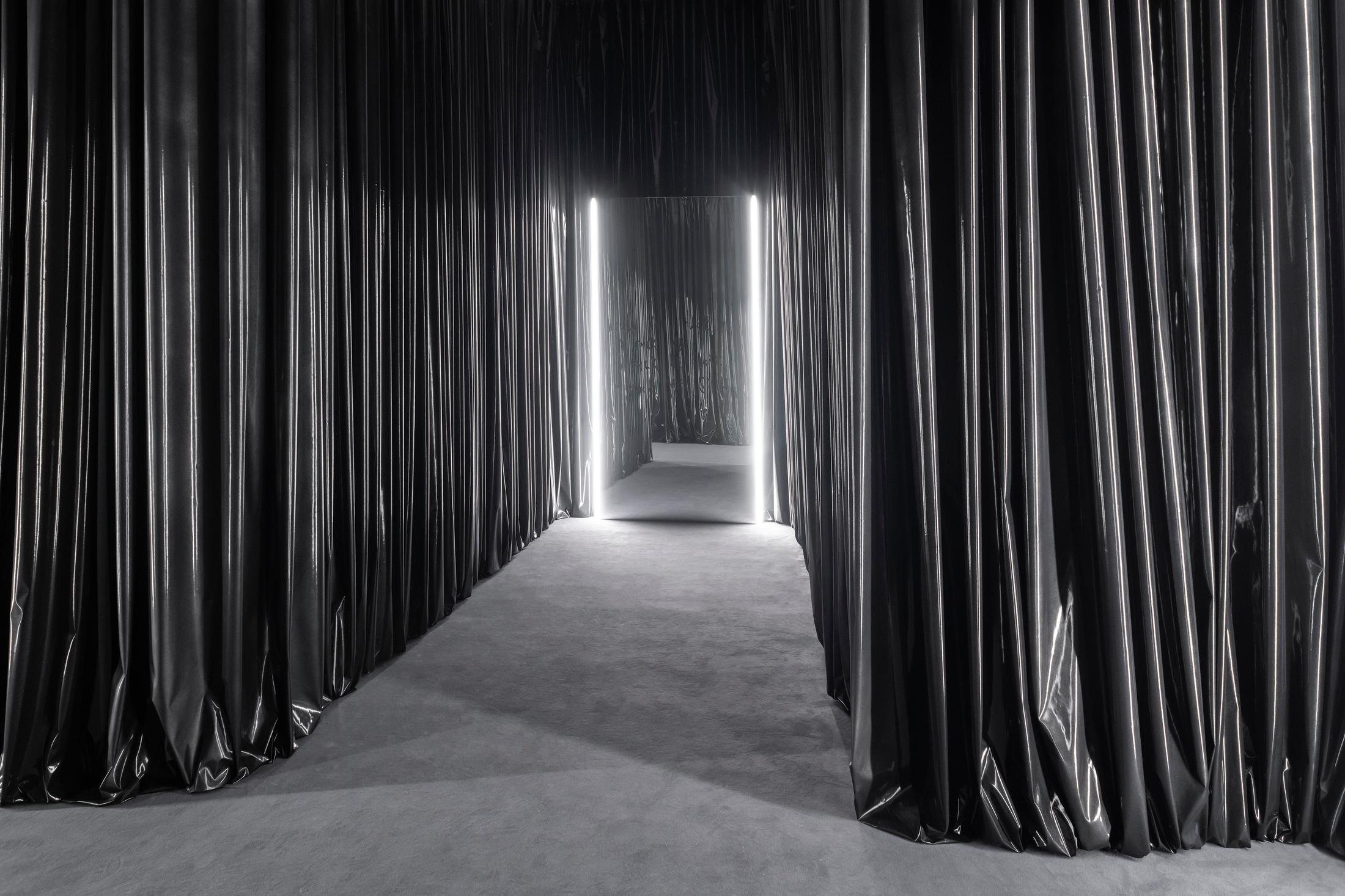 Exhibition View Julian-Jakob Kneer Solo Show «SHOOTING STAR» at Blue Velvet Projects, Zurich, 2022 / Photo: Flavio Karrer / Courtesy: the artist and Blue Velvet Projects