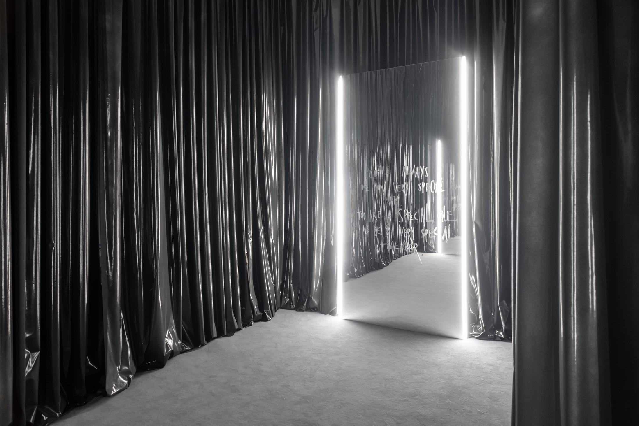 Exhibition View Julian-Jakob Kneer Solo Show «SHOOTING STAR» at Blue Velvet Projects, Zurich, 2022 / Photo: Flavio Karrer / Courtesy: the artist and Blue Velvet Projects