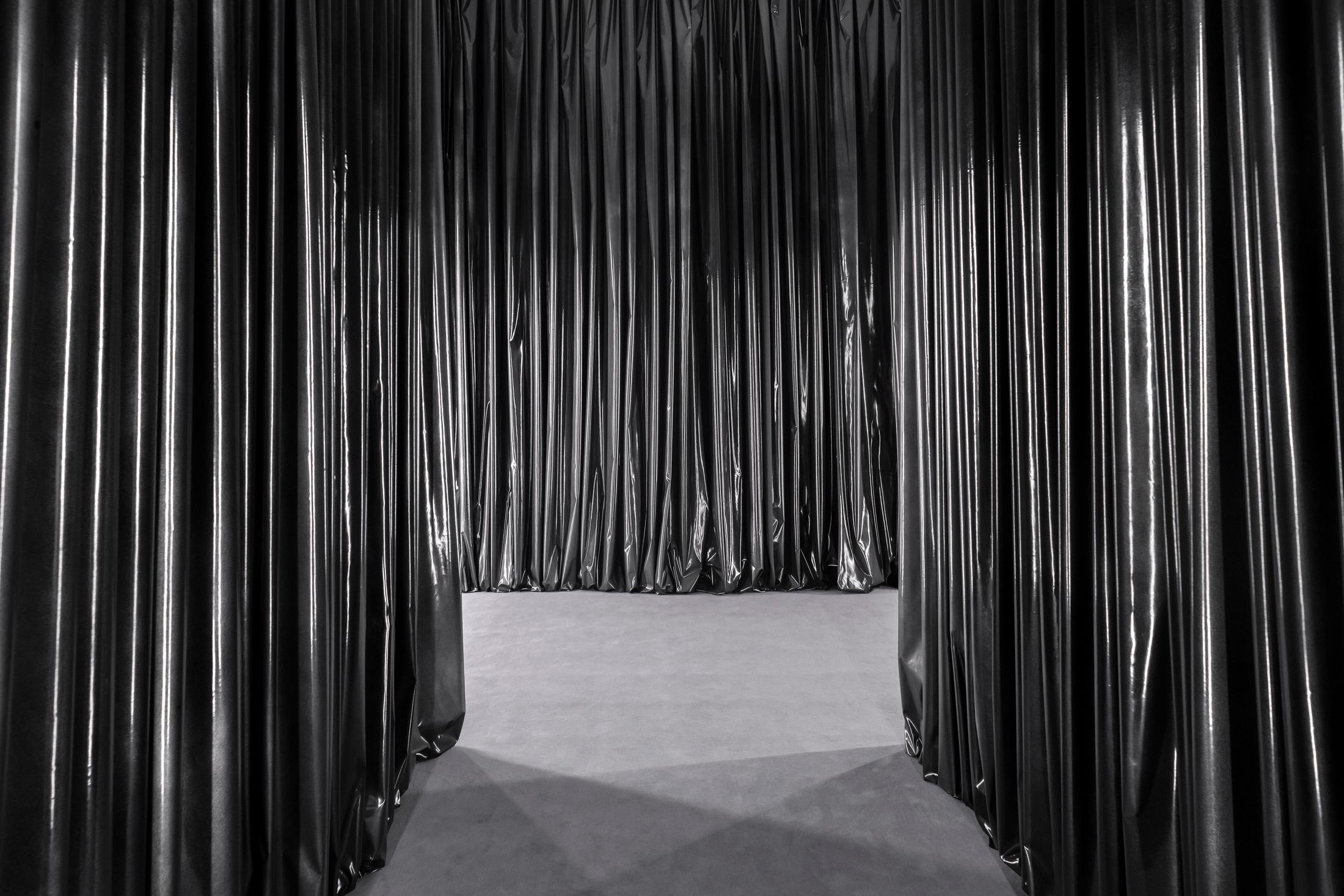 Exhibition View Julian-Jakob Kneer Solo Show «SHOOTING STAR» at Blue Velvet Projects, Zurich, 2022 / Photo: Flavio Karrer / Courtesy: the artist and Blue Velvet Projects