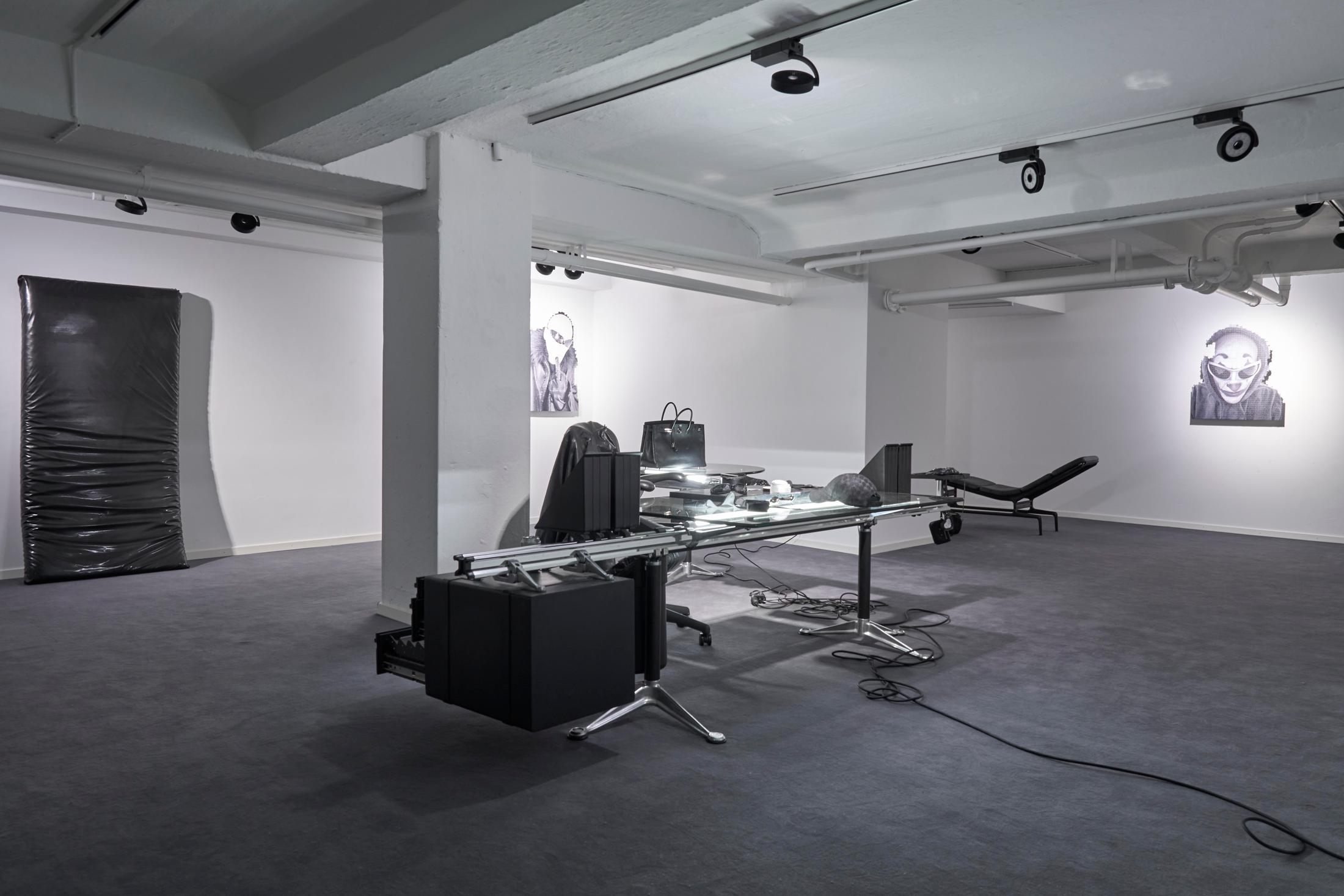 Exhibition View Julian-Jakob Kneer Solo Show «SHOOTING STAR» at Blue Velvet Projects, Zurich, 2022 / Photo: Nicola Duc / Courtesy: the artist and Blue Velvet Projects