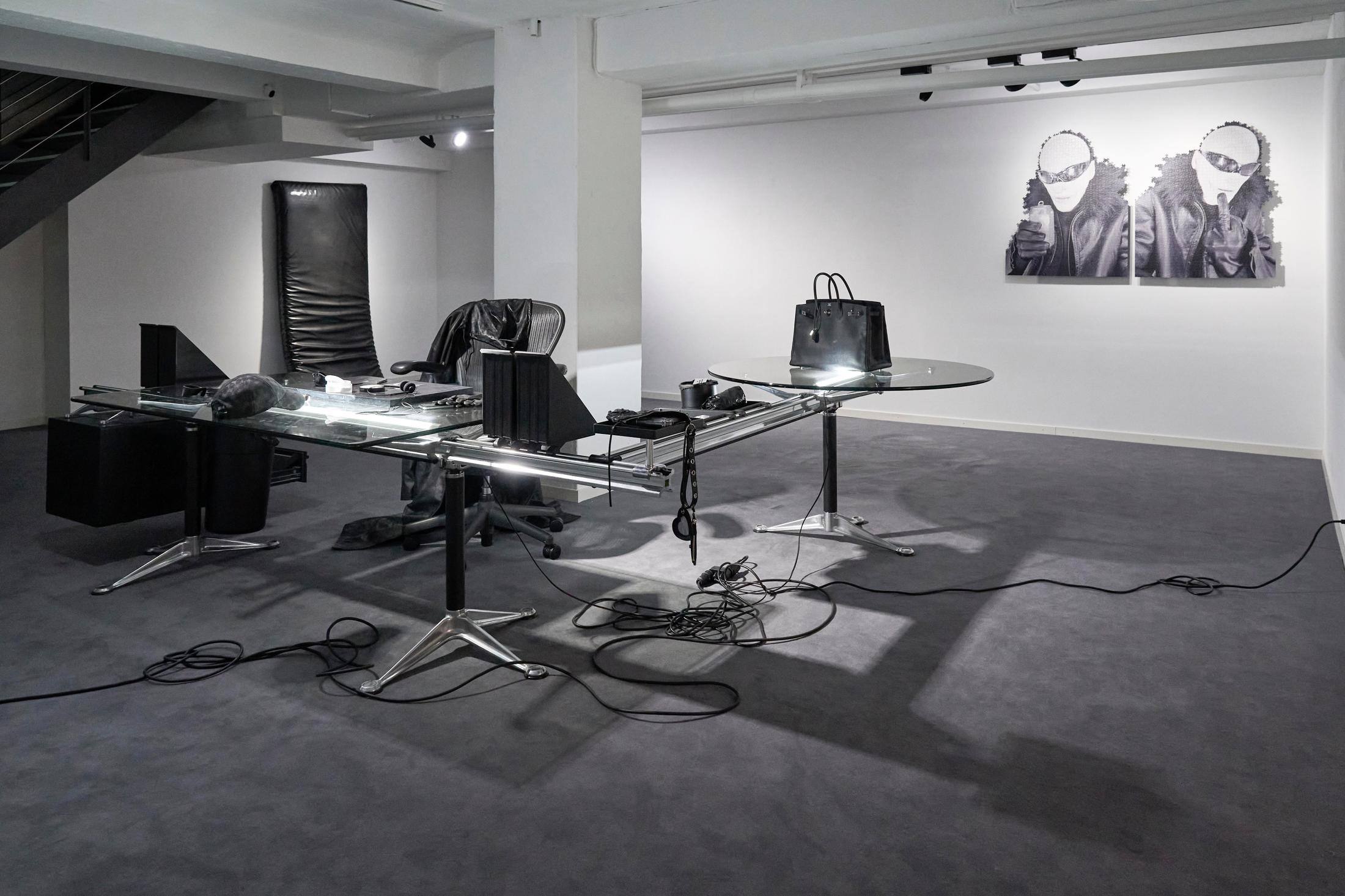 Exhibition View Julian-Jakob Kneer Solo Show «SHOOTING STAR» at Blue Velvet Projects, Zurich, 2022 / Photo: Nicola Duc / Courtesy: the artist and Blue Velvet Projects