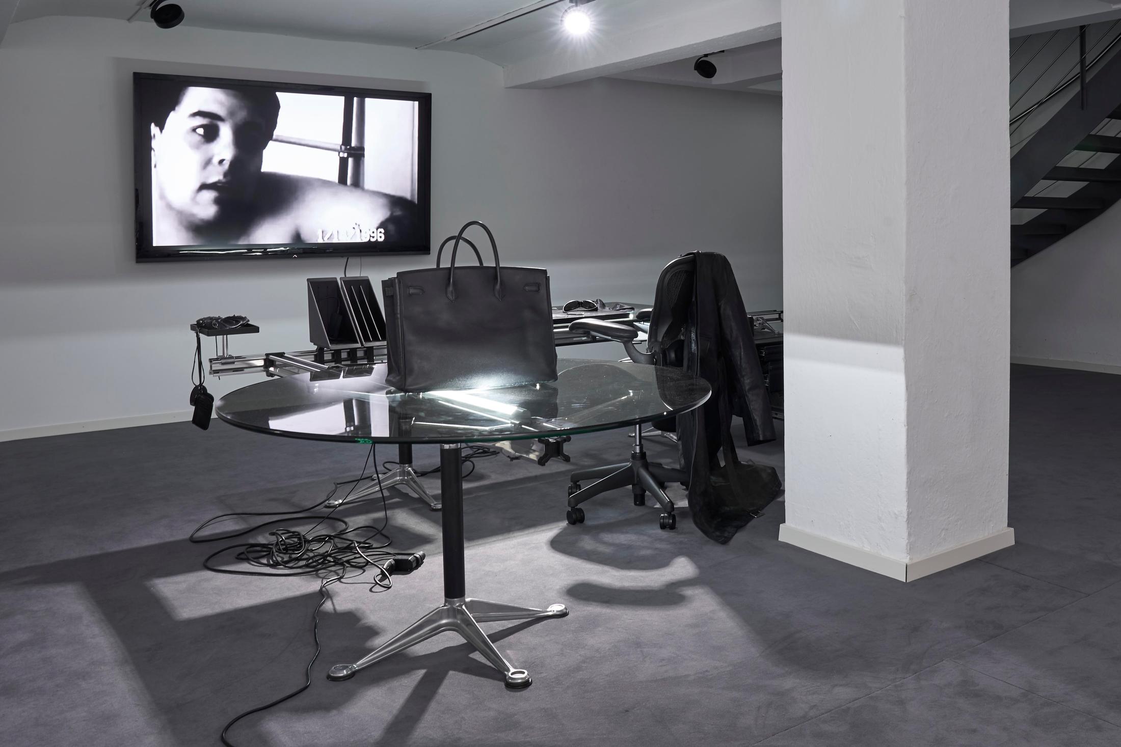 Exhibition View Julian-Jakob Kneer Solo Show «SHOOTING STAR» at Blue Velvet Projects, Zurich, 2022 / Photo: Nicola Duc / Courtesy: the artist and Blue Velvet Projects