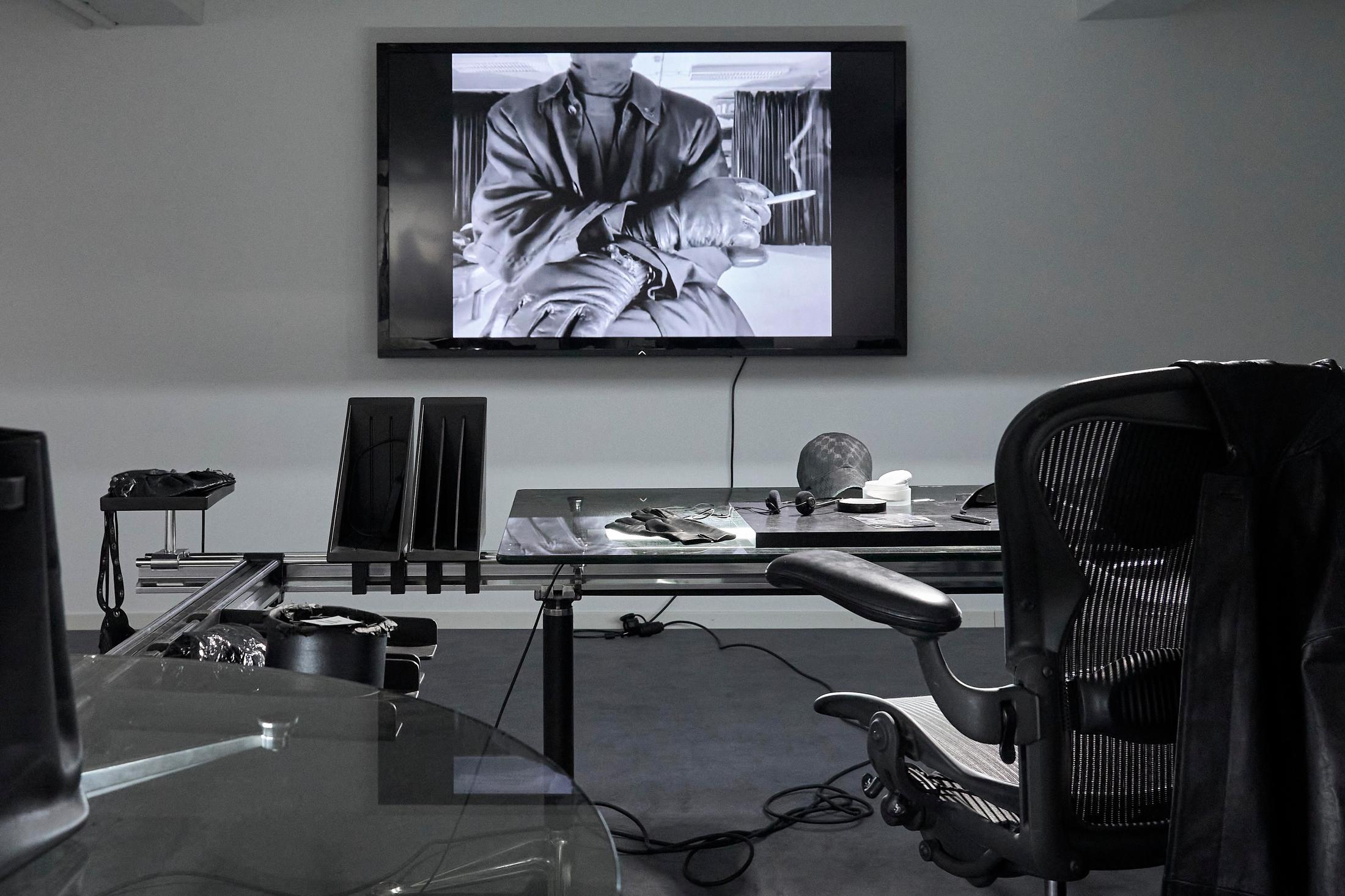 Exhibition View Julian-Jakob Kneer Solo Show «SHOOTING STAR, view on Julian-Jakob Kneer, SHOOTING STAR, 2022» at Blue Velvet Projects, Zurich, 2022 / Photo: Nicola Duc / Courtesy: the artist and Blue Velvet Projects