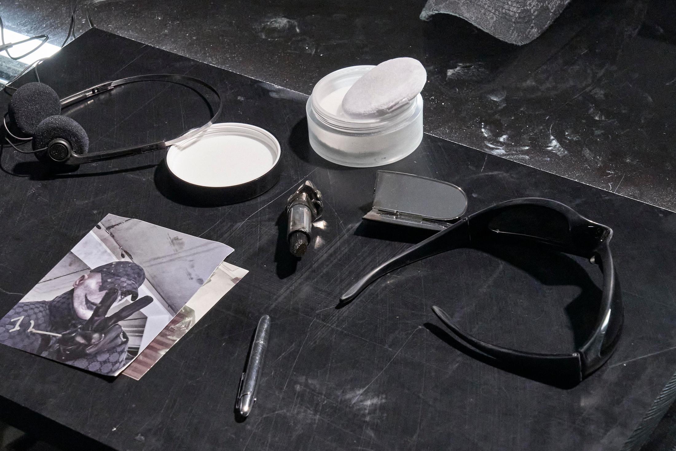 Exhibition View Julian-Jakob Kneer Solo Show «SHOOTING STAR, view on Julian-Jakob Kneer, BIMBO FORTRESS, 2022» at Blue Velvet Projects, Zurich, 2022 / Photo: Nicola Duc / Courtesy: the artist and Blue Velvet Projects