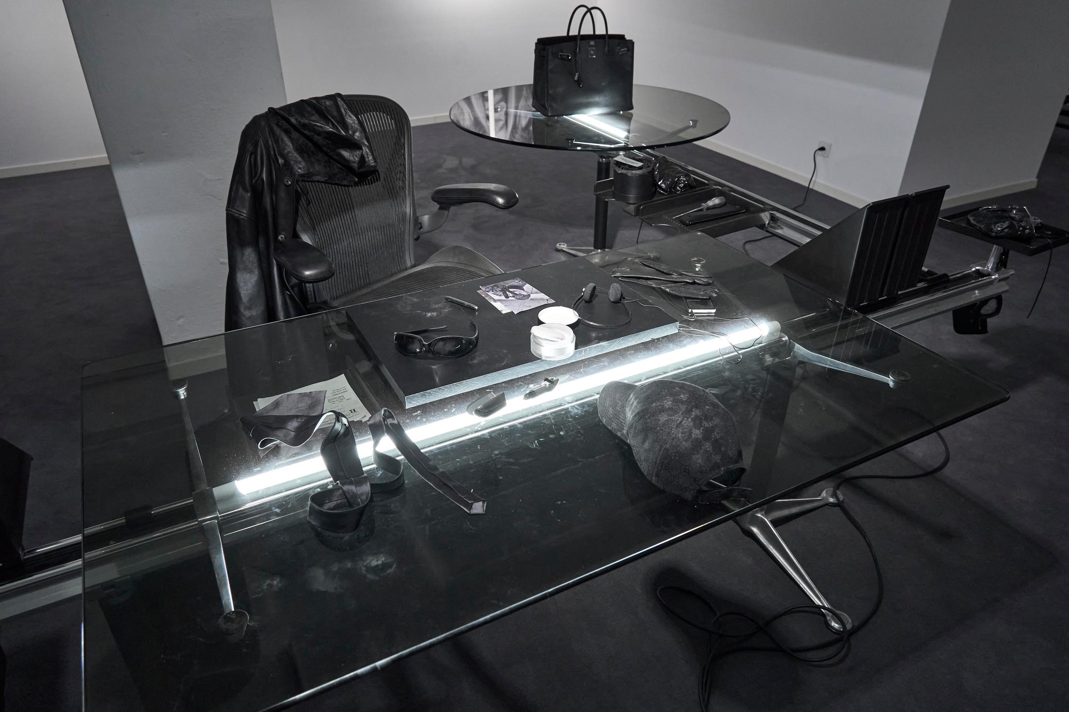 Exhibition View Julian-Jakob Kneer Solo Show «SHOOTING STAR, view on Julian-Jakob Kneer, BIMBO FORTRESS, 2022» at Blue Velvet Projects, Zurich, 2022 / Photo: Nicola Duc / Courtesy: the artist and Blue Velvet Projects