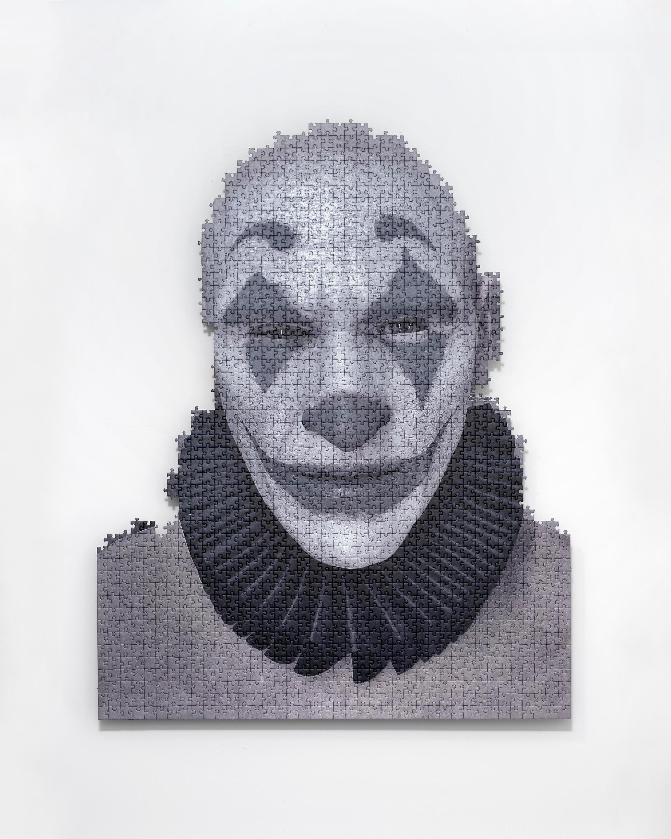 Exhibition View Julian-Jakob Kneer Solo Show «SHOOTING STAR, view on Julian-Jakob Kneer, DER MANN DER LACHT, 2022» at Blue Velvet Projects, Zurich, 2022 / Photo: Nicola Duc / Courtesy: the artist and Blue Velvet Projects