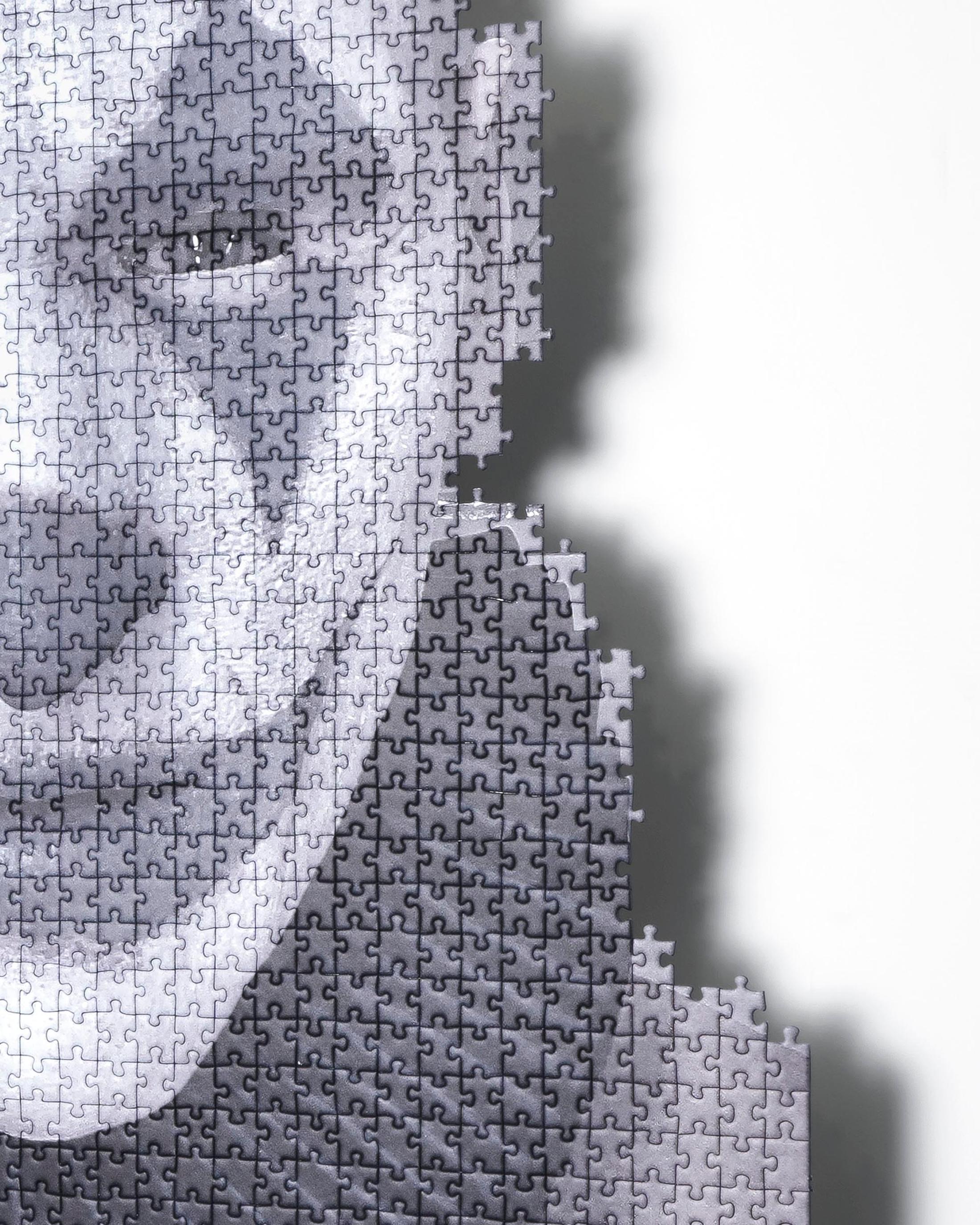 Exhibition View Julian-Jakob Kneer Solo Show «SHOOTING STAR, view on Julian-Jakob Kneer, DER MANN DER LACHT (Detail), 2022» at Blue Velvet Projects, Zurich, 2022 / Photo: Nicola Duc / Courtesy: the artist and Blue Velvet Projects