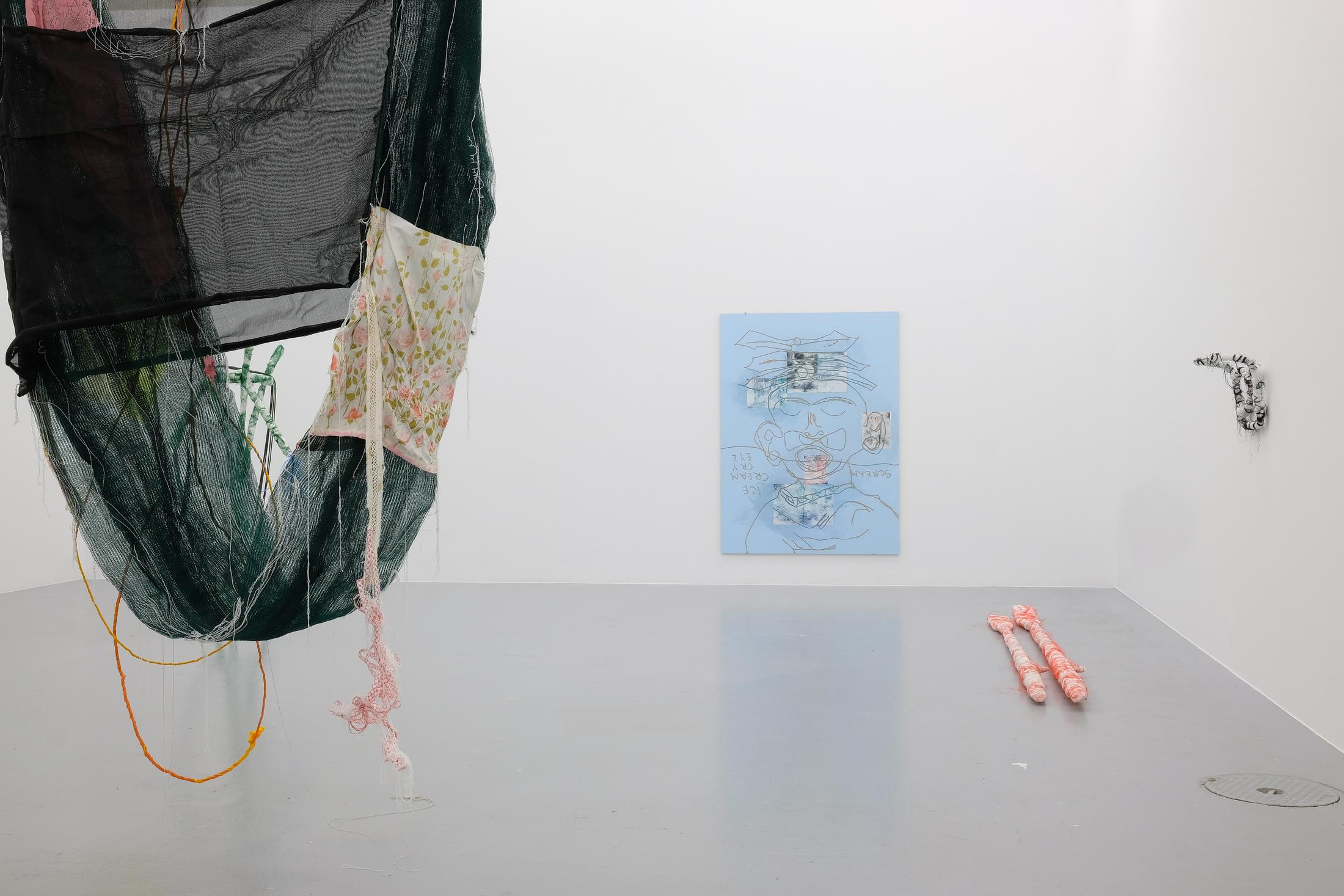 Exhibition View Julien Creuzet Soloshow «Il pleut encore, des minis gouttelettes (…)» at CAN, Neuchâtel, 2019 / Photo: Sebastian Verdon / Courtesy: the artist and CAN