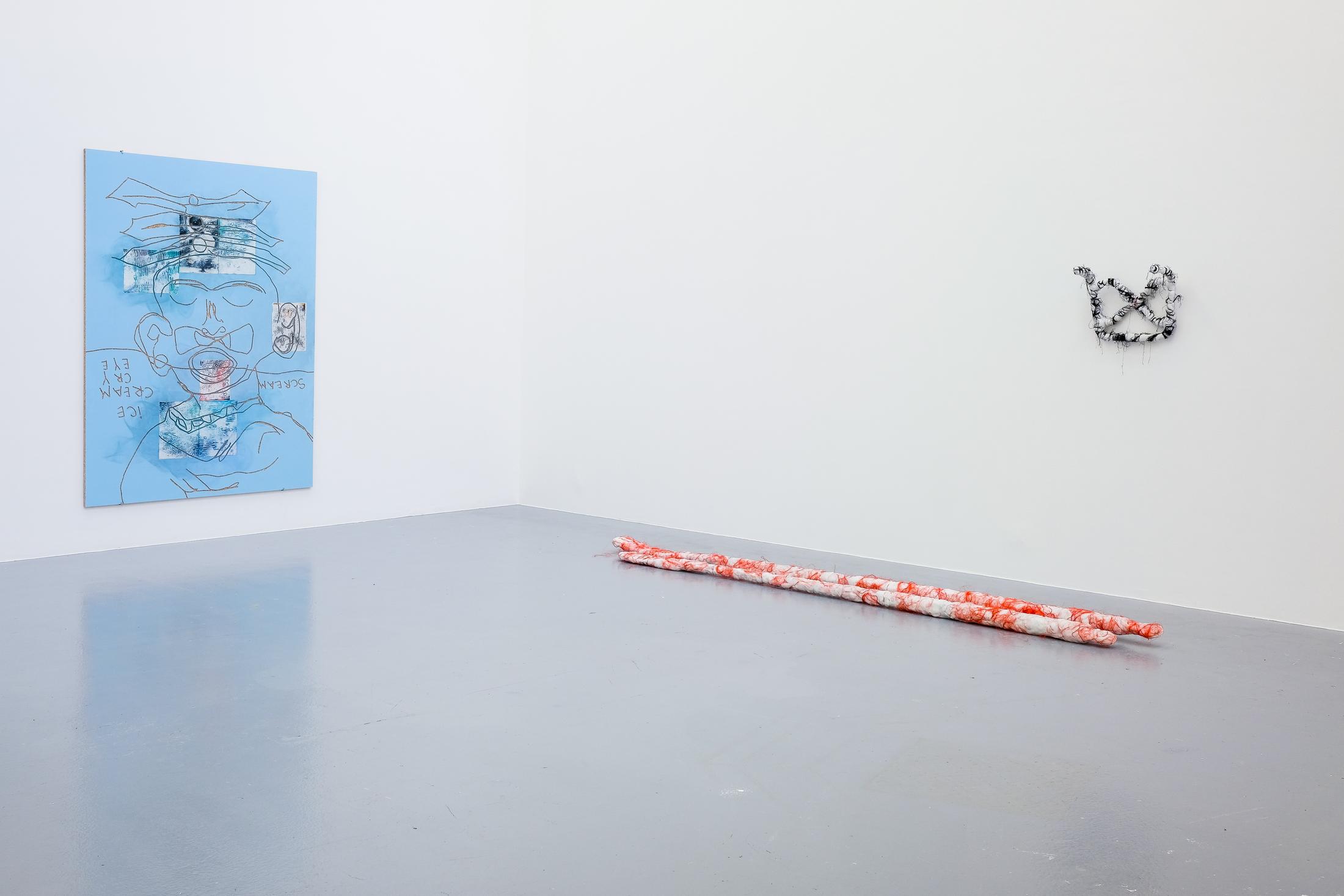 Exhibition View Julien Creuzet Soloshow «Il pleut encore, des minis gouttelettes (…)» at CAN, Neuchâtel, 2019 / Photo: Sebastian Verdon / Courtesy: the artist and CAN