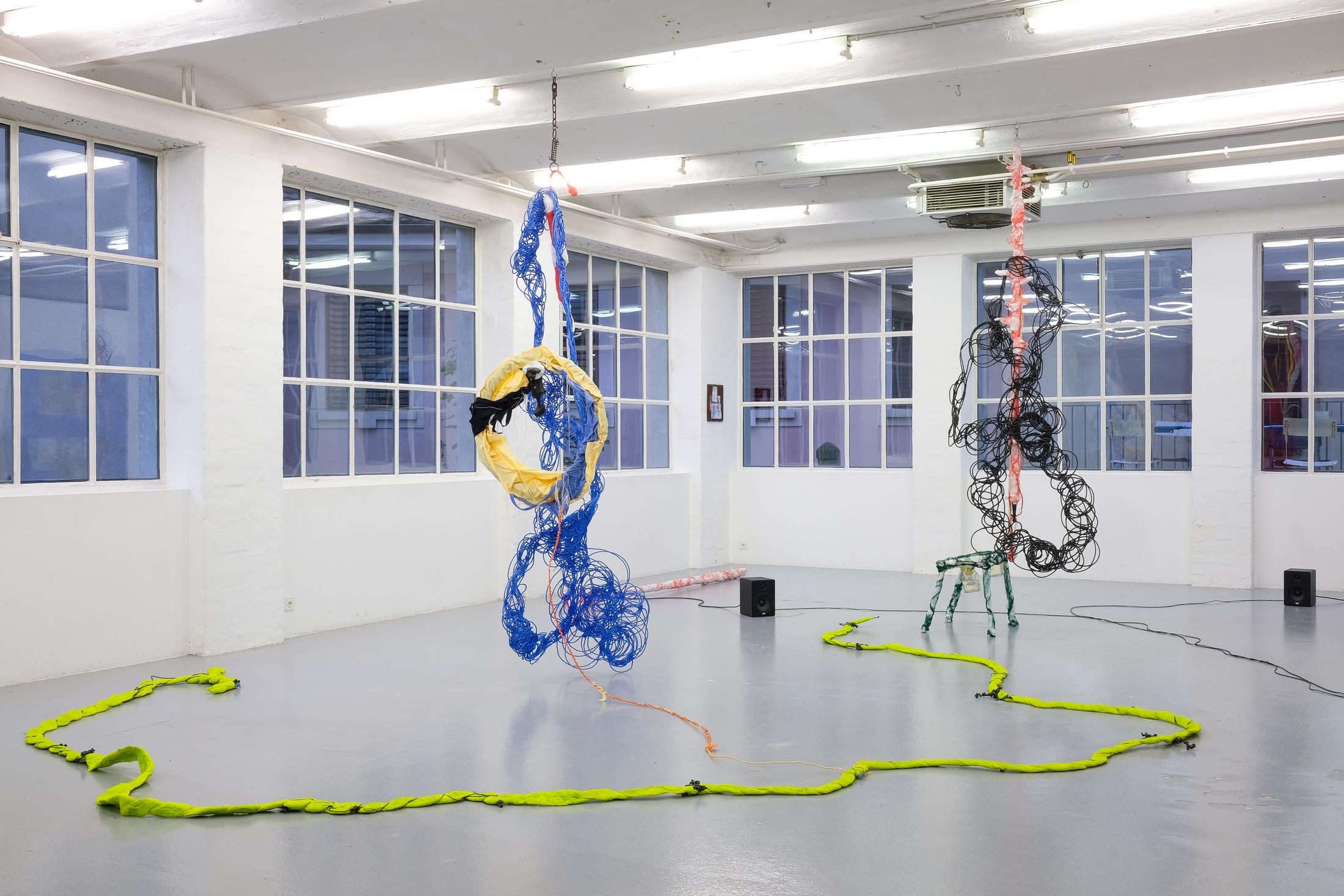 Exhibition View Julien Creuzet Soloshow «Il pleut encore, des minis gouttelettes (…)» at CAN, Neuchâtel, 2019 / Photo: Sebastian Verdon / Courtesy: the artist and CAN