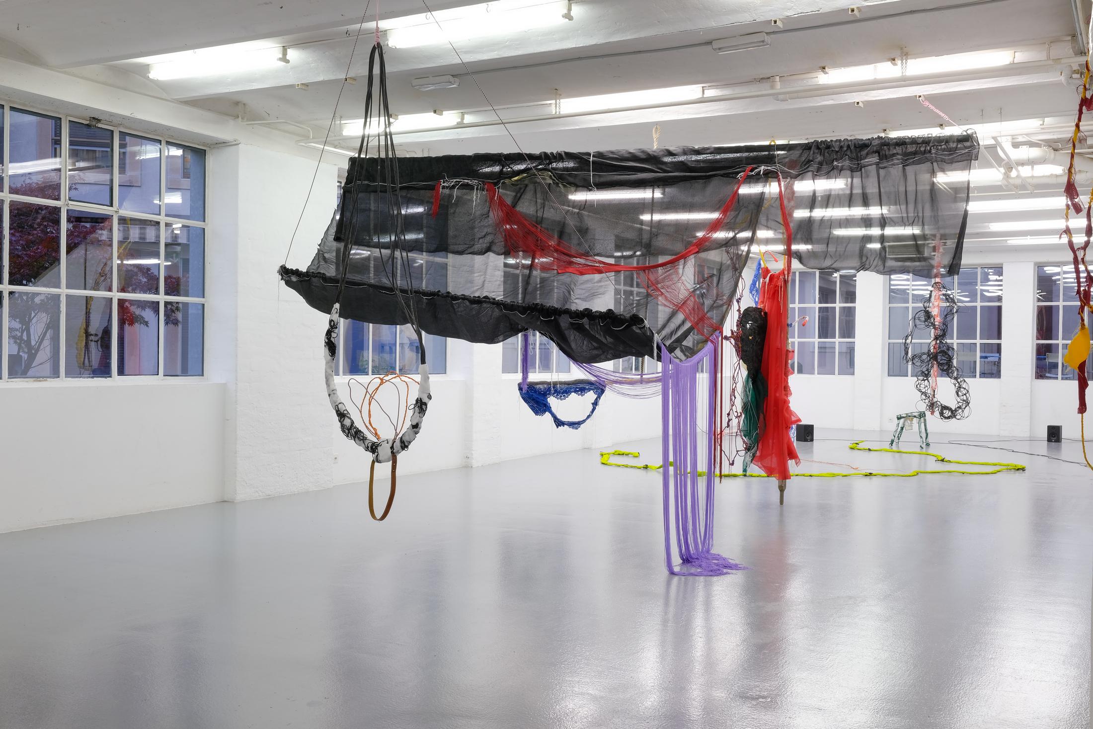 Exhibition View Julien Creuzet Soloshow «Il pleut encore, des minis gouttelettes (…)» at CAN, Neuchâtel, 2019 / Photo: Sebastian Verdon / Courtesy: the artist and CAN