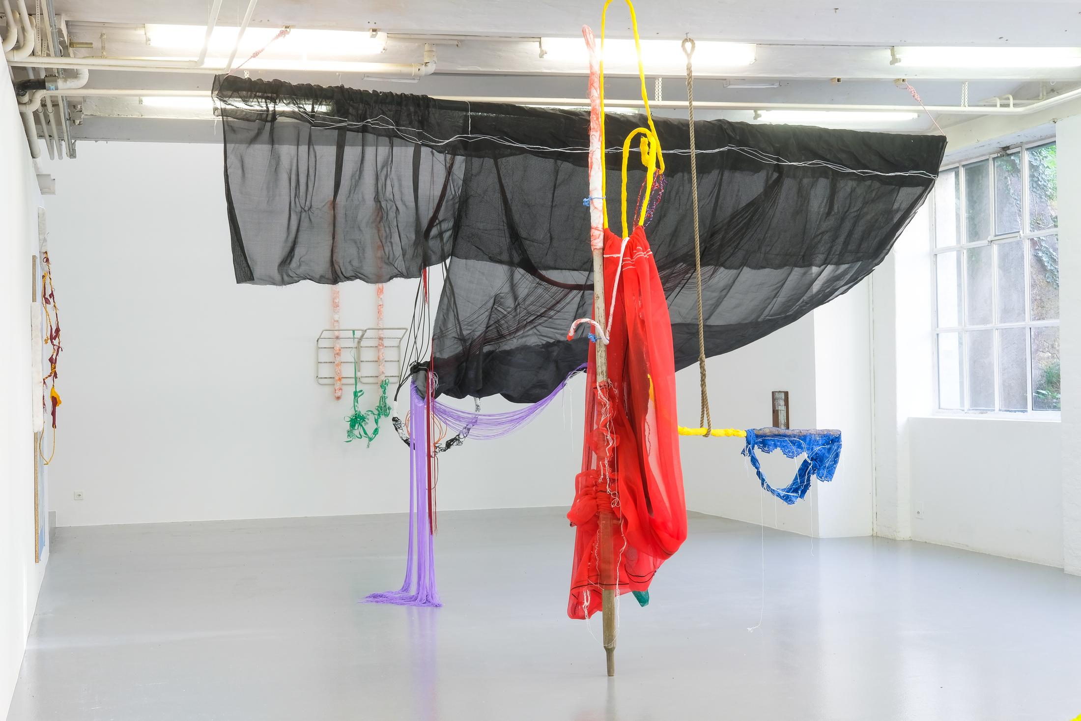 Exhibition View Julien Creuzet Soloshow «Il pleut encore, des minis gouttelettes (…)» at CAN, Neuchâtel, 2019 / Photo: Sebastian Verdon / Courtesy: the artist and CAN