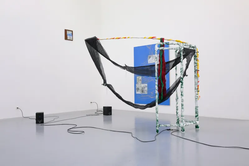 Exhibition View Julien Creuzet Soloshow «Il pleut encore, des minis gouttelettes (…)» at CAN, Neuchâtel, 2019 / Photo: Sebastian Verdon / Courtesy: the artist and CAN