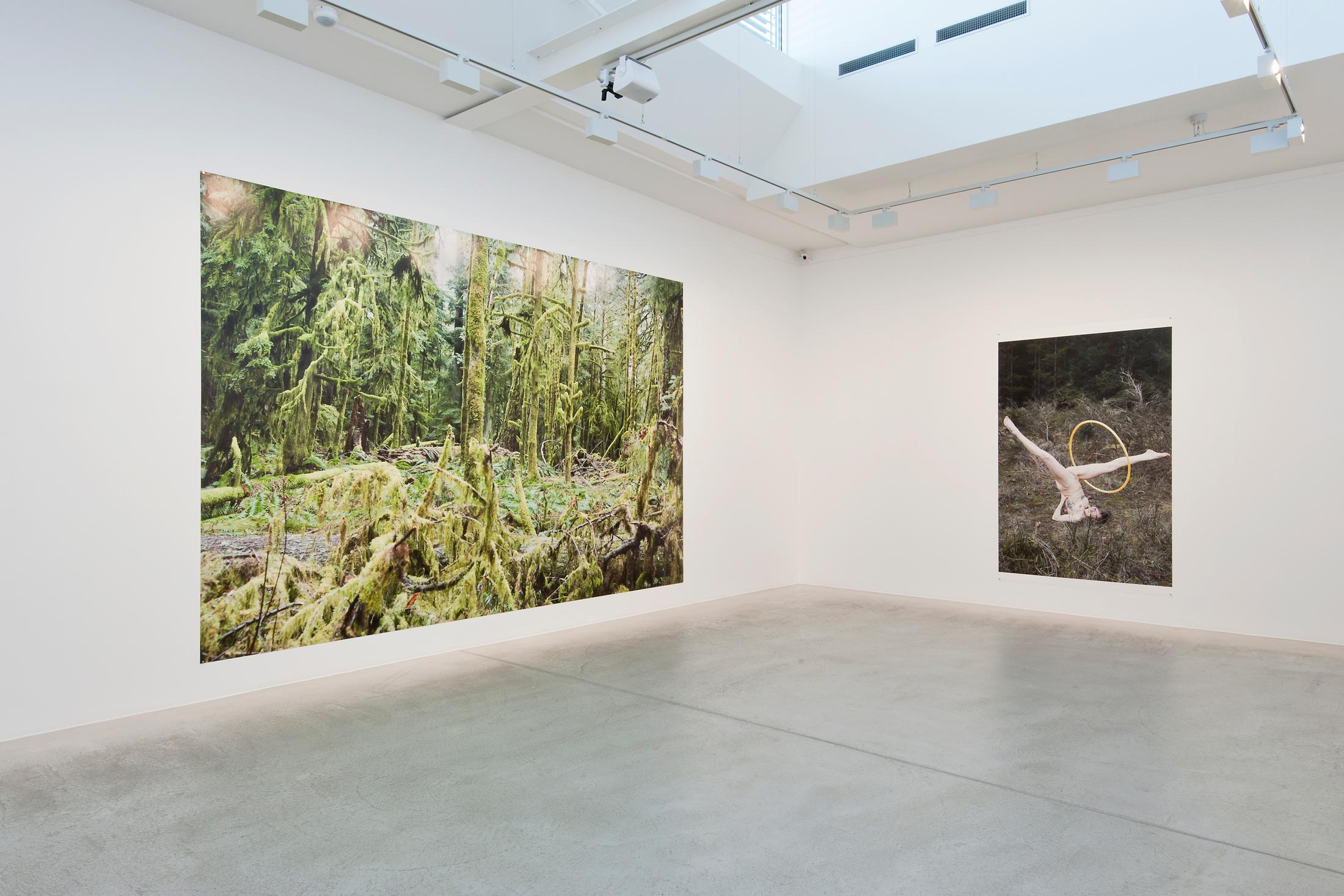 Exhibition View Juergen Teller «Enjoy – Your Life!» at Fotomuseum Winterthur / Photo: Christian Schwager / Courtesy: the artist and Fotomuseum Winterthur