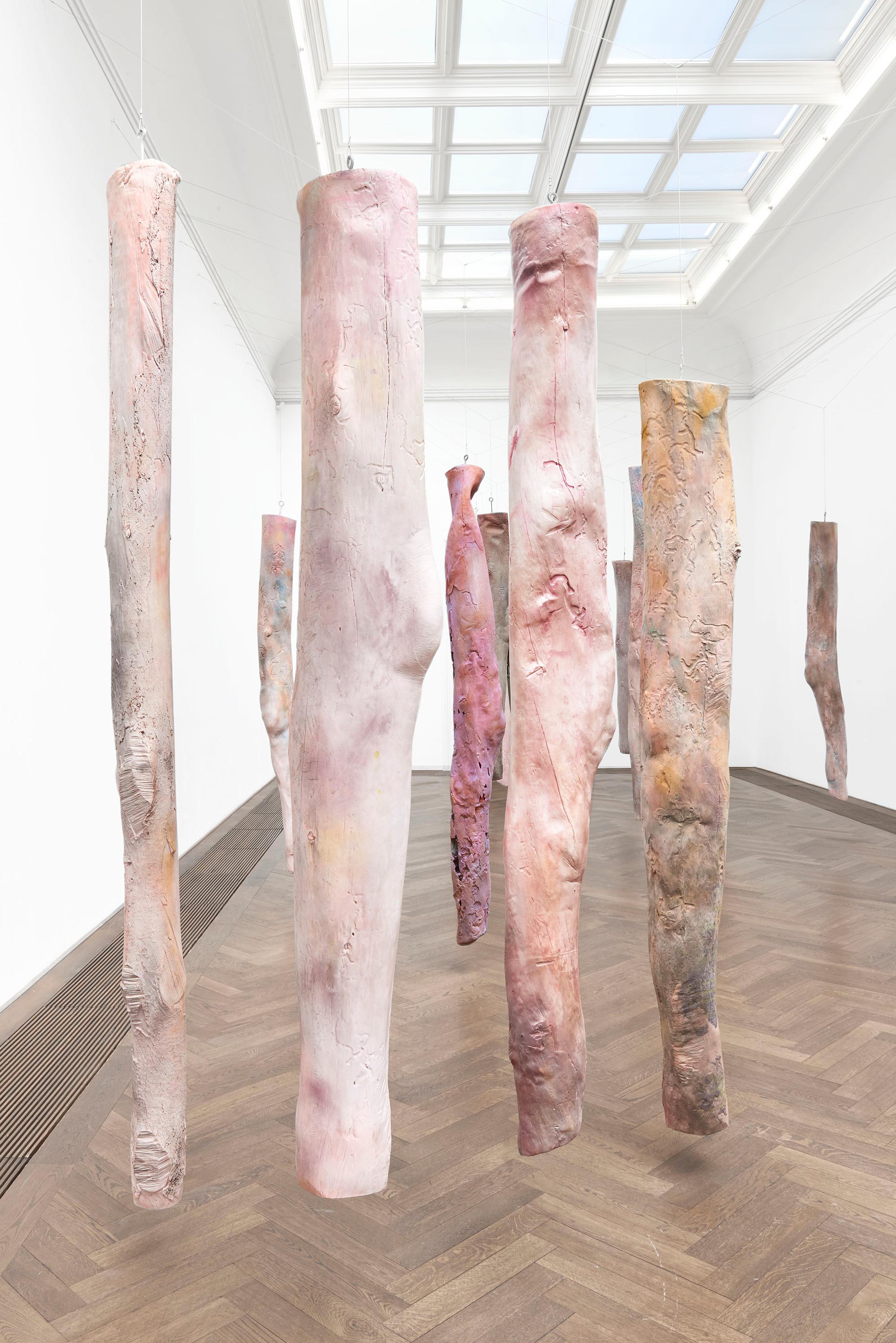 Exhibition View Kaari Upson Soloshow «Go Back the Way You Came; view on Mother’s Legs, 2018–2019» at Kunsthalle Basel, Basel, 2019 / Photo: Philipp Hänger / Courtesy: the artist and Kunsthalle Basel