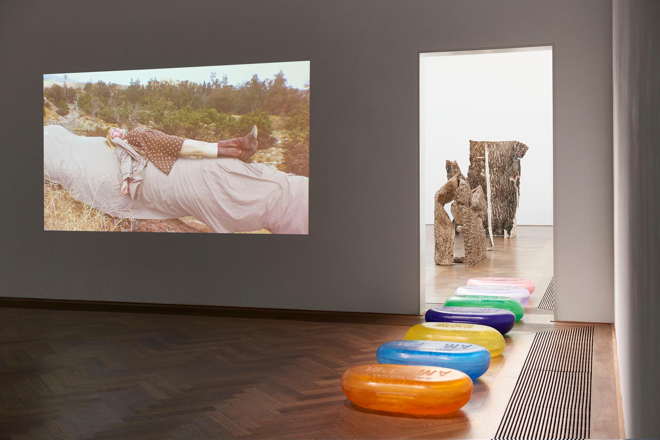 Exhibition View Kaari Upson Soloshow «Go Back the Way You Came» at Kunsthalle Basel, Basel, 2019 / Photo: Philipp Hänger / Courtesy: the artist and Kunsthalle Basel