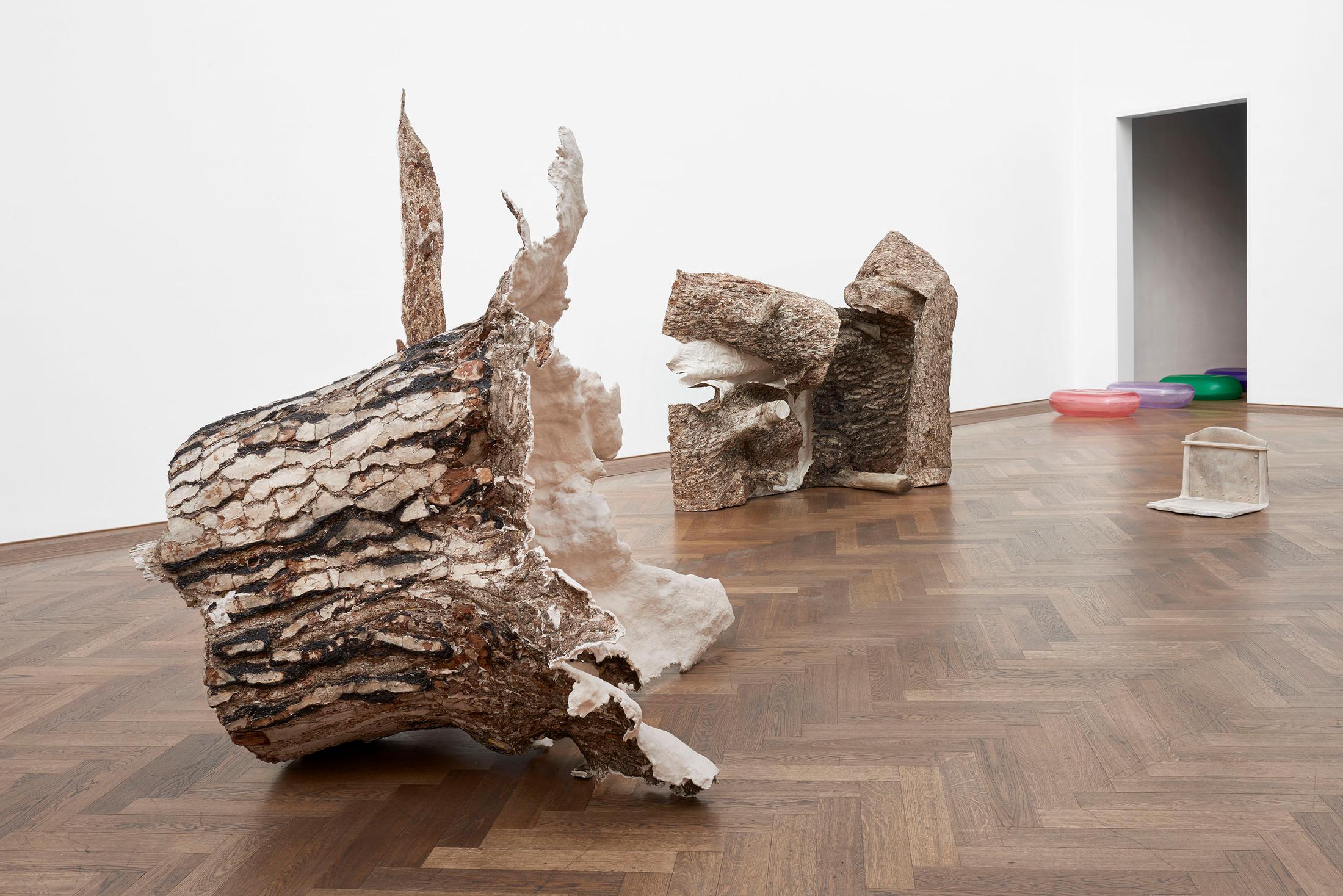 Exhibition View Kaari Upson Soloshow «Go Back the Way You Came; view on Strump, 2017–2019; Center, 2017–2019; Police, 2019» at Kunsthalle Basel, Basel, 2019 / Photo: Philipp Hänger / Courtesy: the artist and Kunsthalle Basel