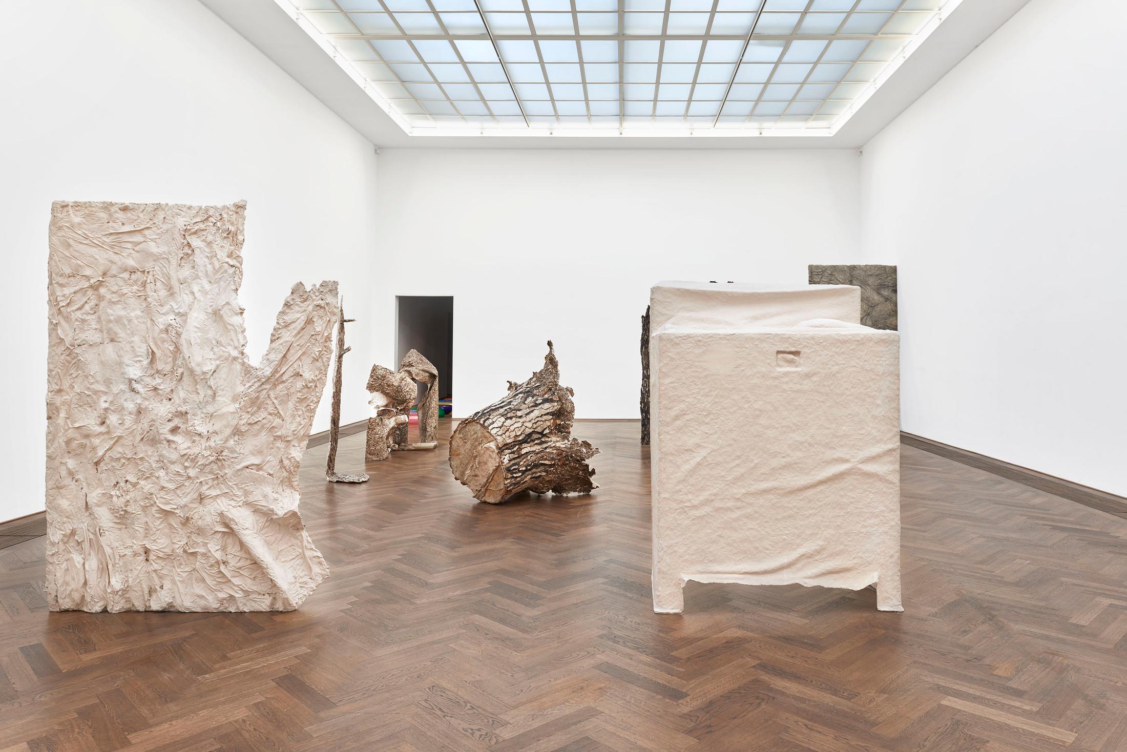 Exhibition View Kaari Upson Soloshow «Go Back the Way You Came» at Kunsthalle Basel, Basel, 2019 / Photo: Philipp Hänger / Courtesy: the artist and Kunsthalle Basel