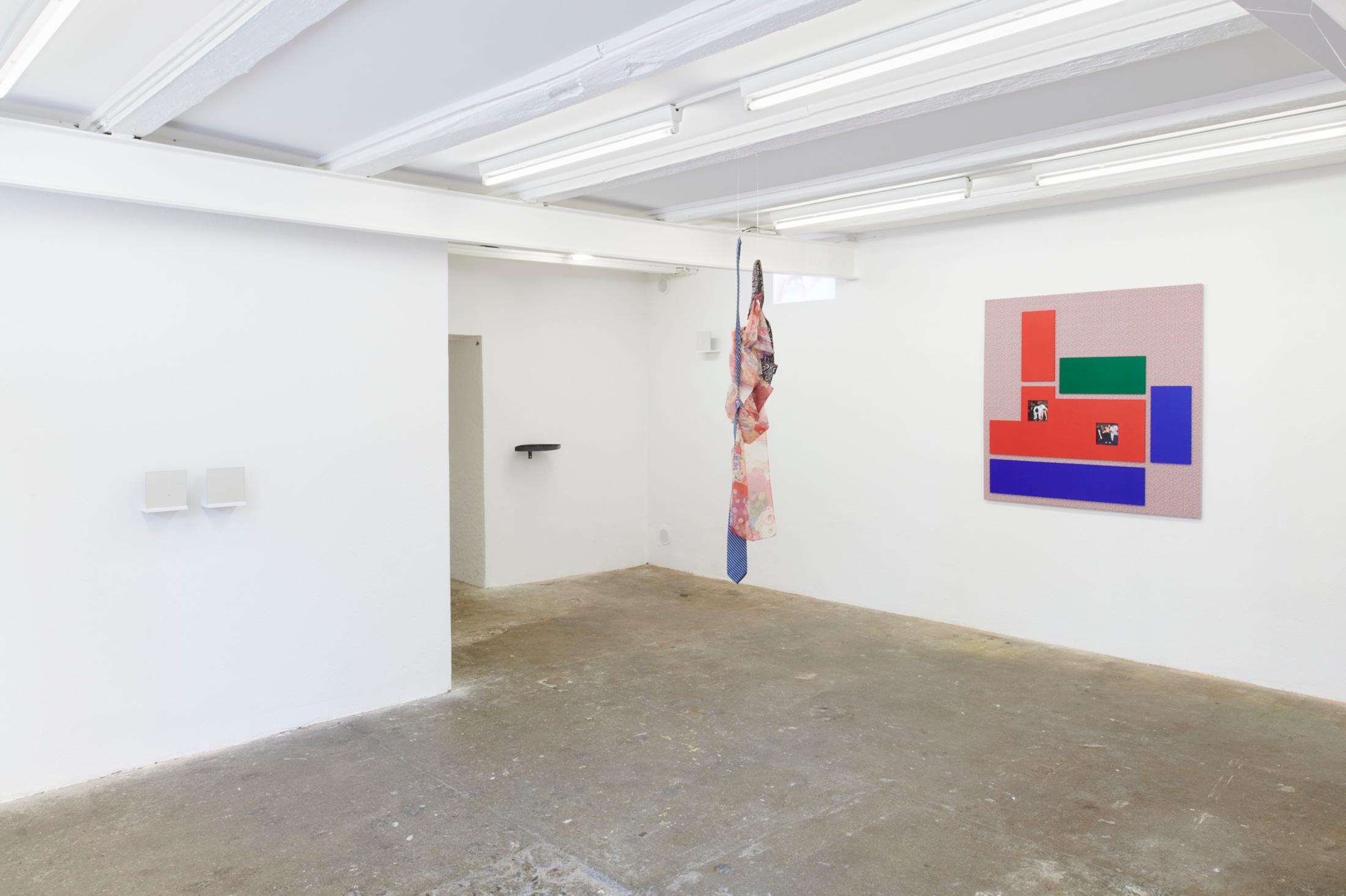 Exhibition View Karin Borer and Monika Emmanuelle Kazi Duo Show «Blink» at WallStreet, Fribourg, 2021 / Photo: Guillaume Python / Courtesy: the artists and WallStreet