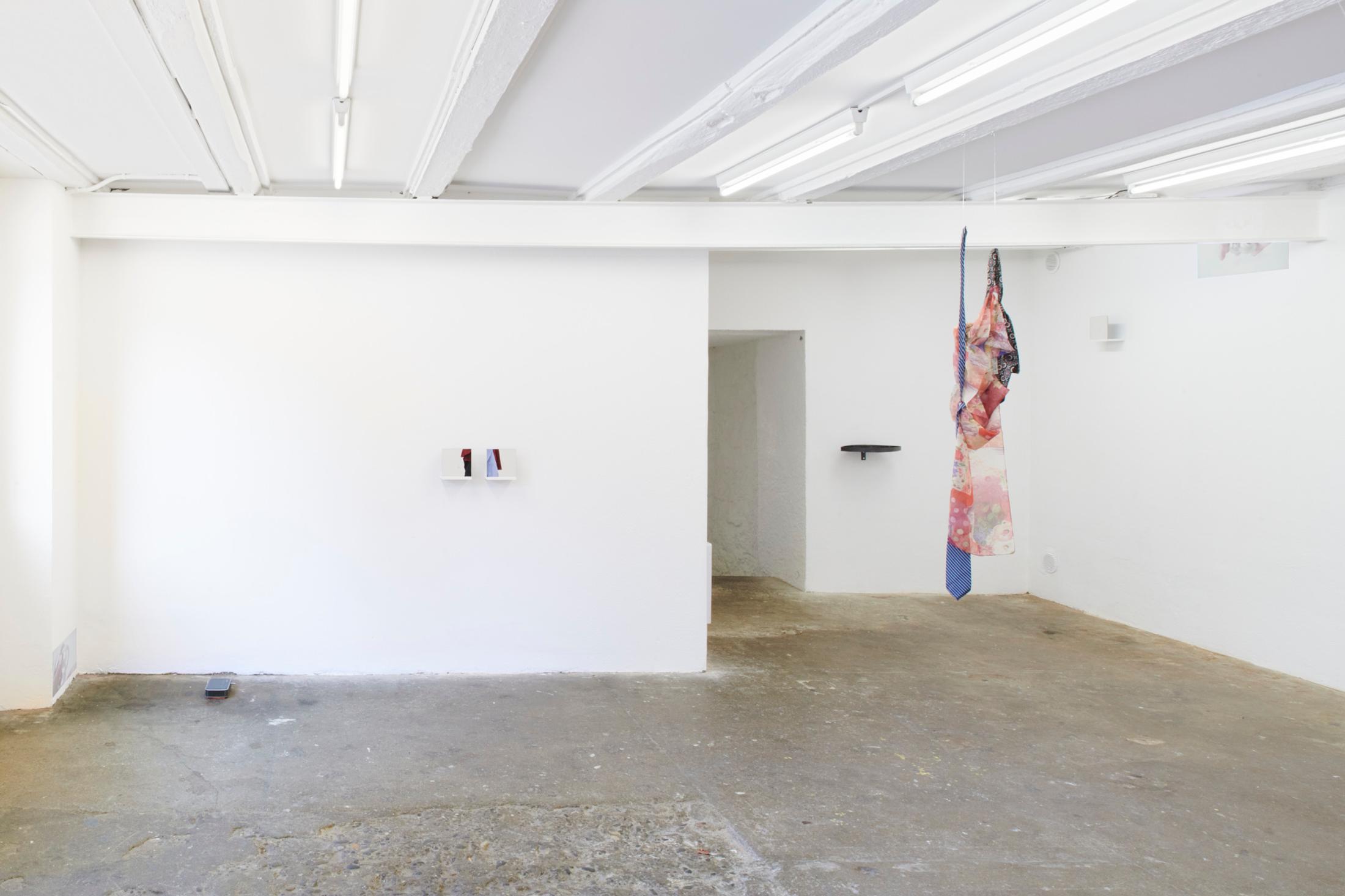 Exhibition View Karin Borer and Monika Emmanuelle Kazi Duo Show «Blink» at WallStreet, Fribourg, 2021 / Photo: Guillaume Python / Courtesy: the artists and WallStreet