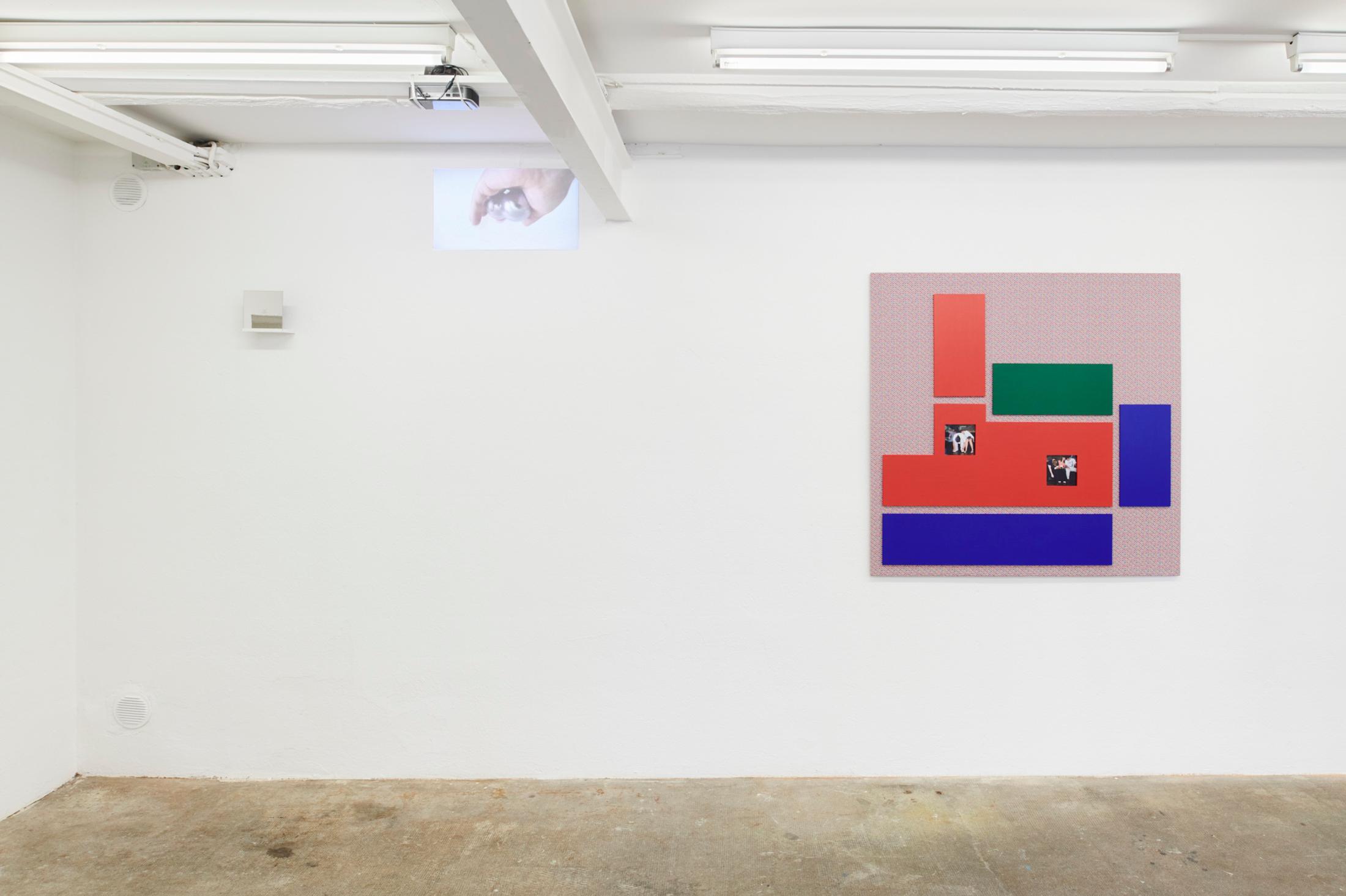 Exhibition View Karin Borer and Monika Emmanuelle Kazi Duo Show «Blink» at WallStreet, Fribourg, 2021 / Photo: Guillaume Python / Courtesy: the artists and WallStreet