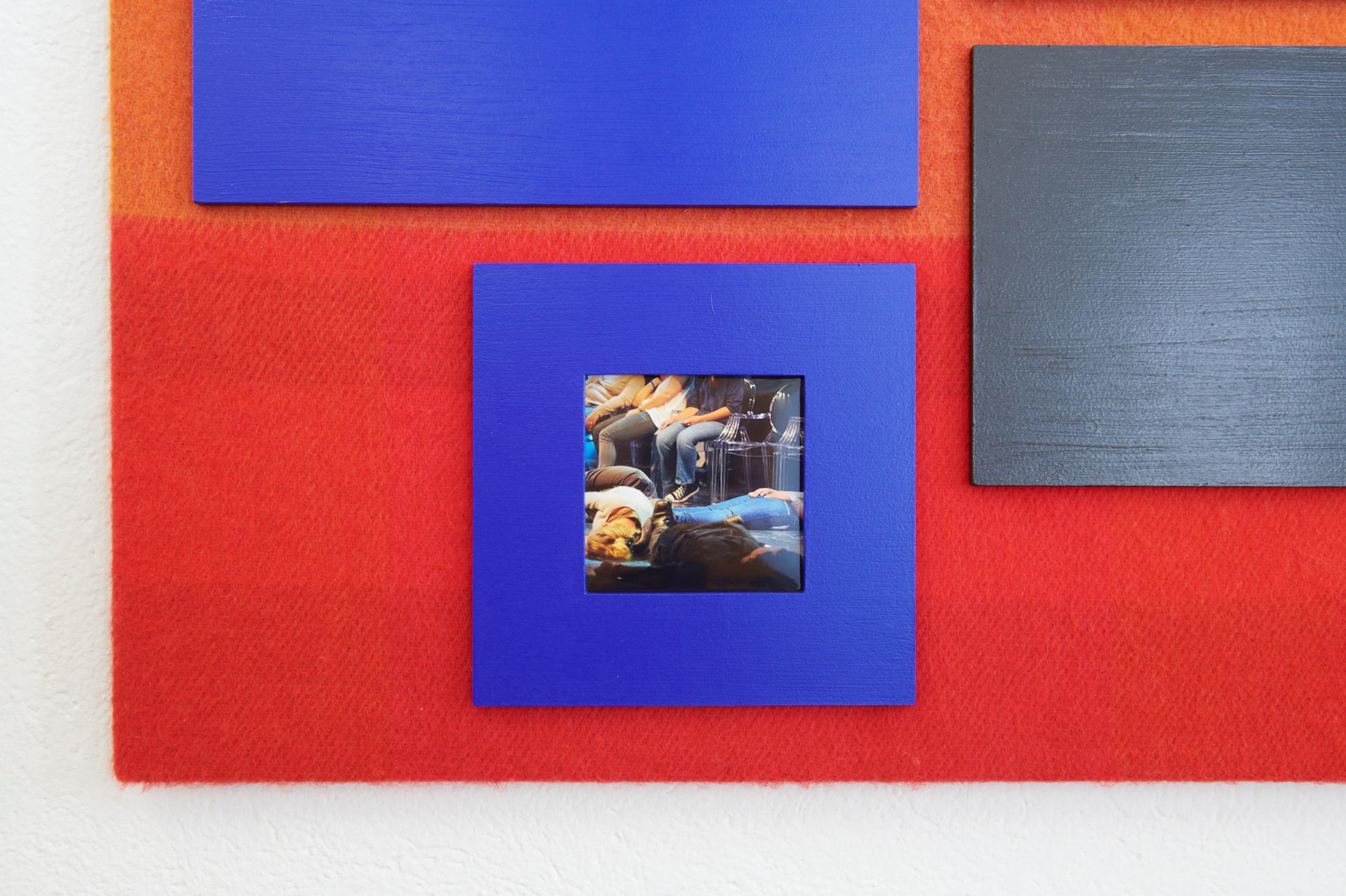 Exhibition View Karin Borer and Monika Emmanuelle Kazi Duo Show «Blink; view on Karin Borer, Broken Arm Box, 2021 (Detail)» at WallStreet, Fribourg, 2021 / Photo: Guillaume Python / Courtesy: the artist and WallStreet