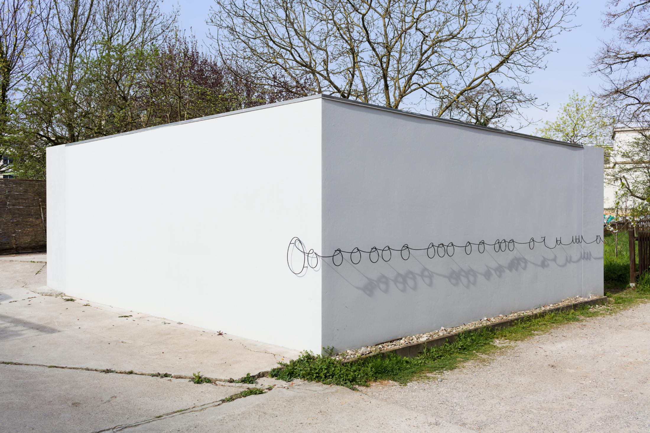 Exhibition View Kasia Fudakowski, Maria Loboda, Zoe Paul at SALTS, Birsfelden / Photo: Gunnar Meier / Courtesy SALTS & the Artists / Samuel Leuenberger & Elise Lammer