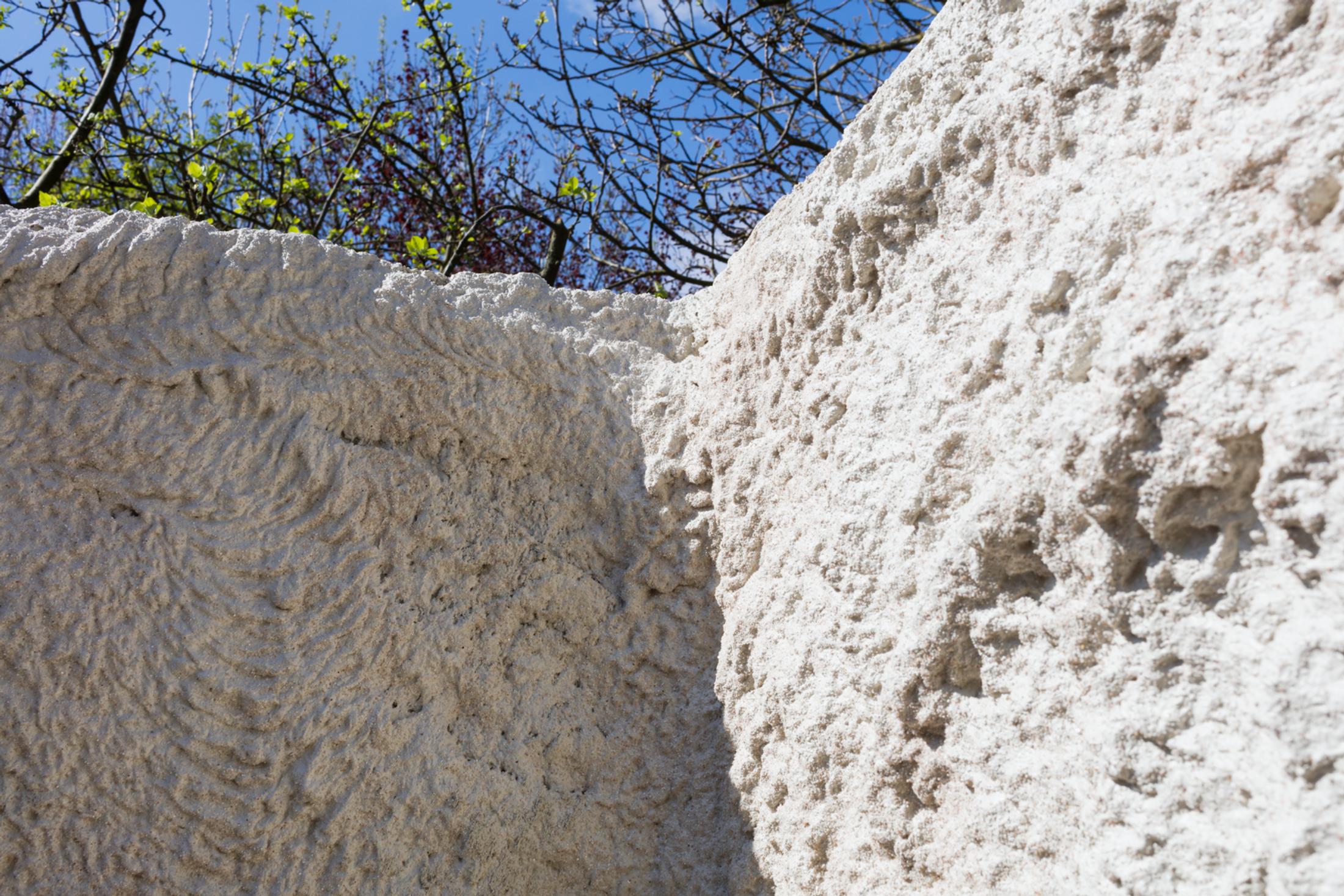 Exhibition View Kasia Fudakowski, Maria Loboda, Zoe Paul at SALTS, Birsfelden / Photo: Gunnar Meier / Courtesy SALTS & the Artists / Samuel Leuenberger & Elise Lammer