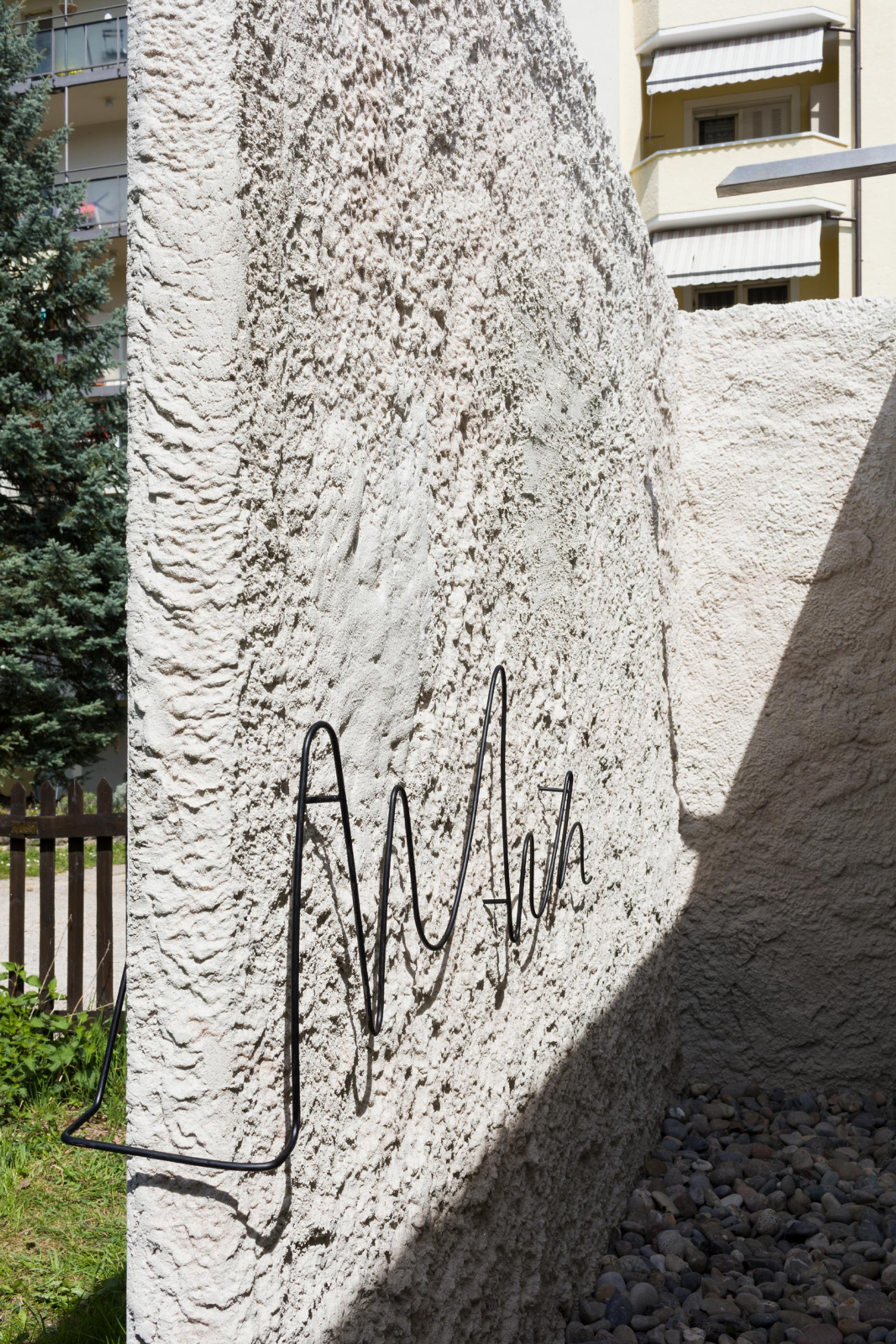 Exhibition View Kasia Fudakowski, Maria Loboda, Zoe Paul at SALTS, Birsfelden / Photo: Gunnar Meier / Courtesy SALTS & the Artists / Samuel Leuenberger & Elise Lammer