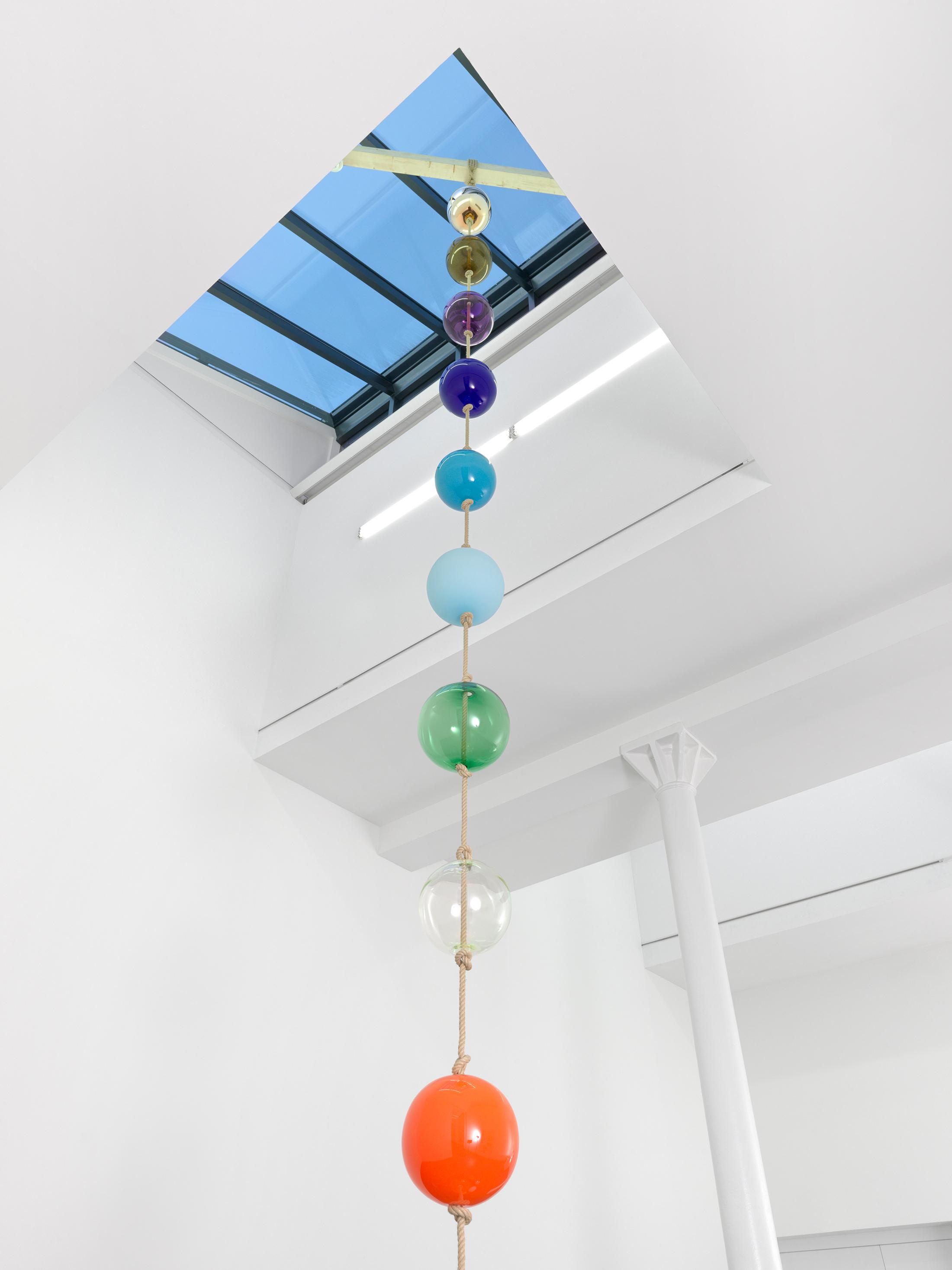 Exhibition View Kaspar Müller Solo Show «In and Out; view on Kaspar Müller Untitled, 2020,  (detail), 22 hand blown glass orbs, rope, dimensions variable» at Galerie Francesca Pia, Zurich, 2020 / Photo: Annik Wetter / Courtesy: the artist and Galerie Francesca Pia