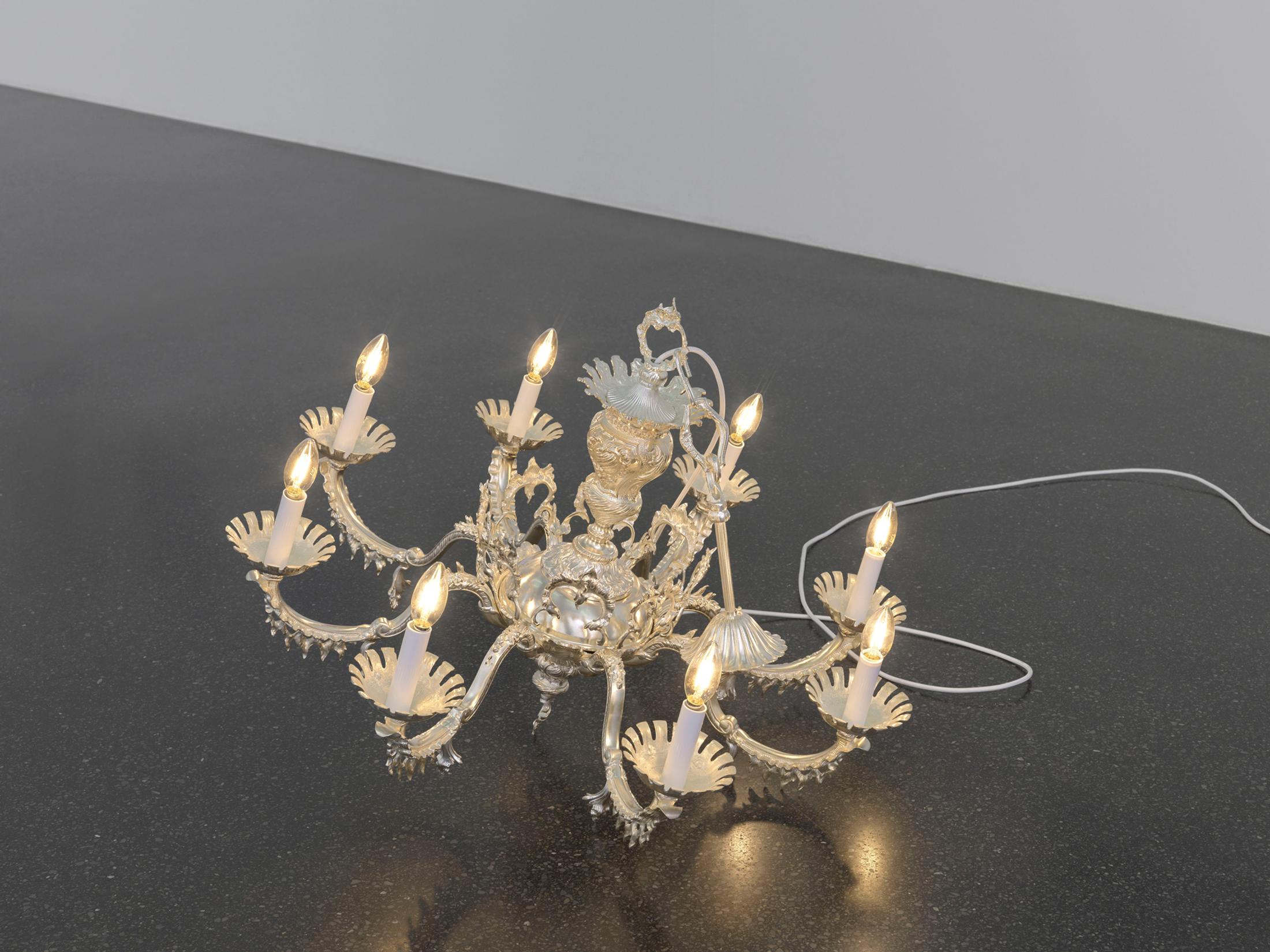 Exhibition View Kaspar Müller Solo Show «In and Out; view on Kaspar Müller, Chandelier, 1915/2020, Anonymus/unkown antique Chandelier, brass cast, galvanized, LED lamps, 64 x 90 x 90 cm» at Galerie Francesca Pia, Zurich, 2020 / Photo: Annik Wetter / Courtesy: the artist and Galerie Francesca Pia