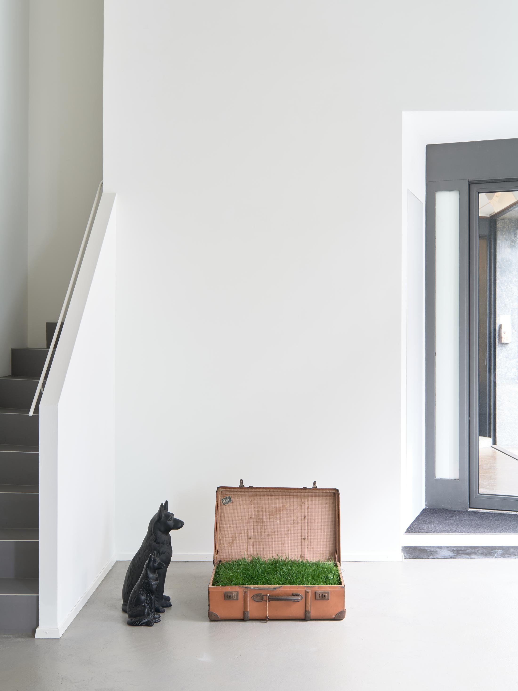 Exhibition View Kemang Wa Lehulere Solo Show «To Every Earth its Blood» at Galerie Tschudi, Zurich, 2023 / Photo: Max Ehrengruber / Courtesy: the artist and Galerie Tschudi