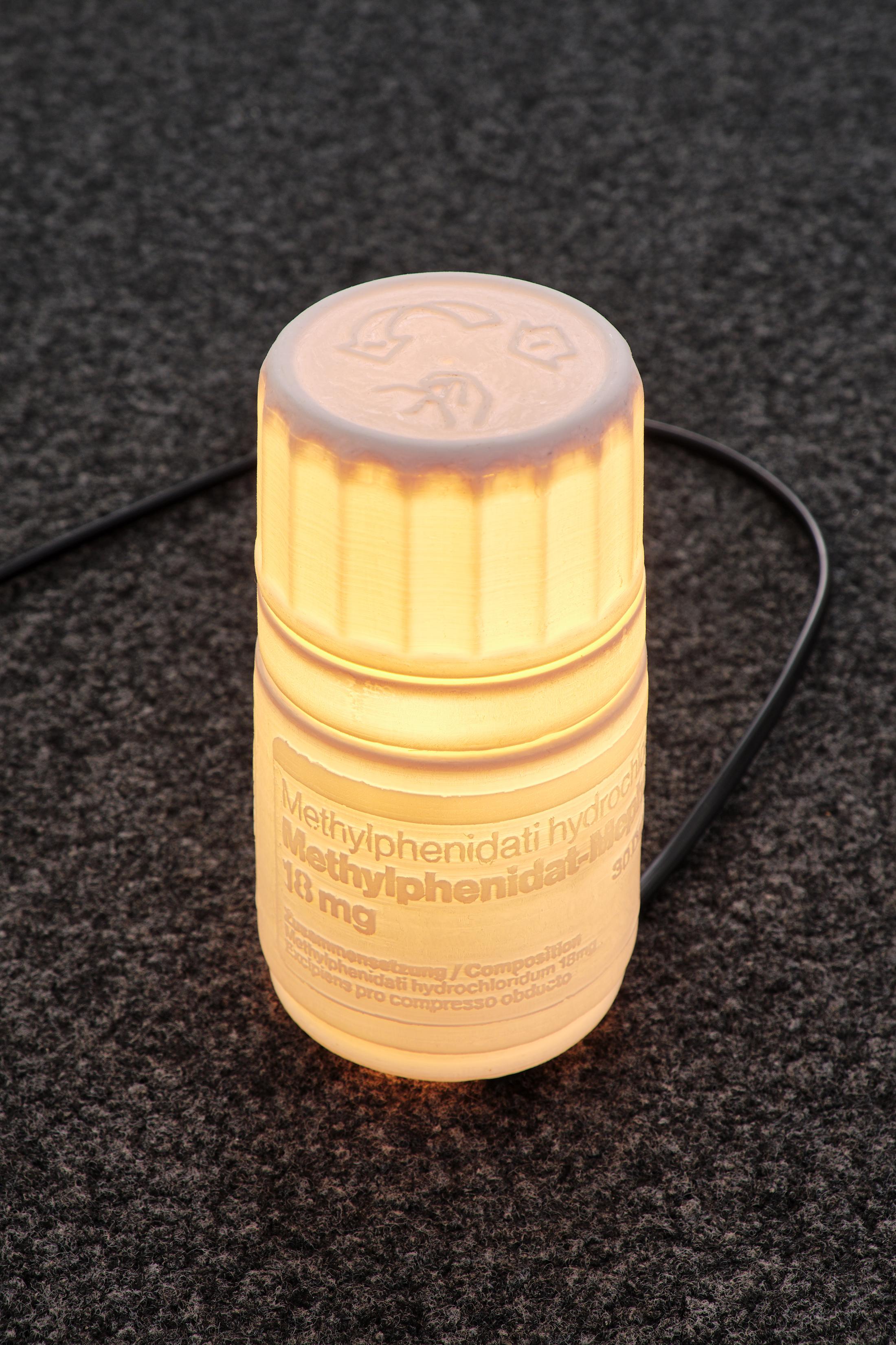 Exhibition View Kevin Aeschbacher Solo Show «Schleife» at unanimous consent, Zurich, 2022 / Photo: Philip Ullrich / Courtesy: the artist and unanimous consent