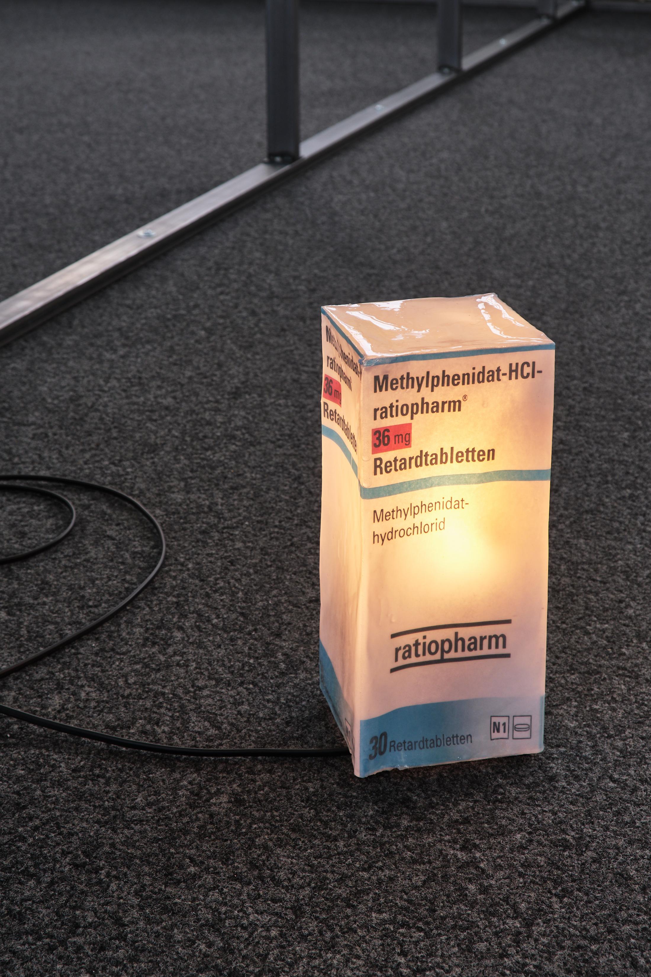 Exhibition View Kevin Aeschbacher Solo Show «Schleife» at unanimous consent, Zurich, 2022 / Photo: Philip Ullrich / Courtesy: the artist and unanimous consent