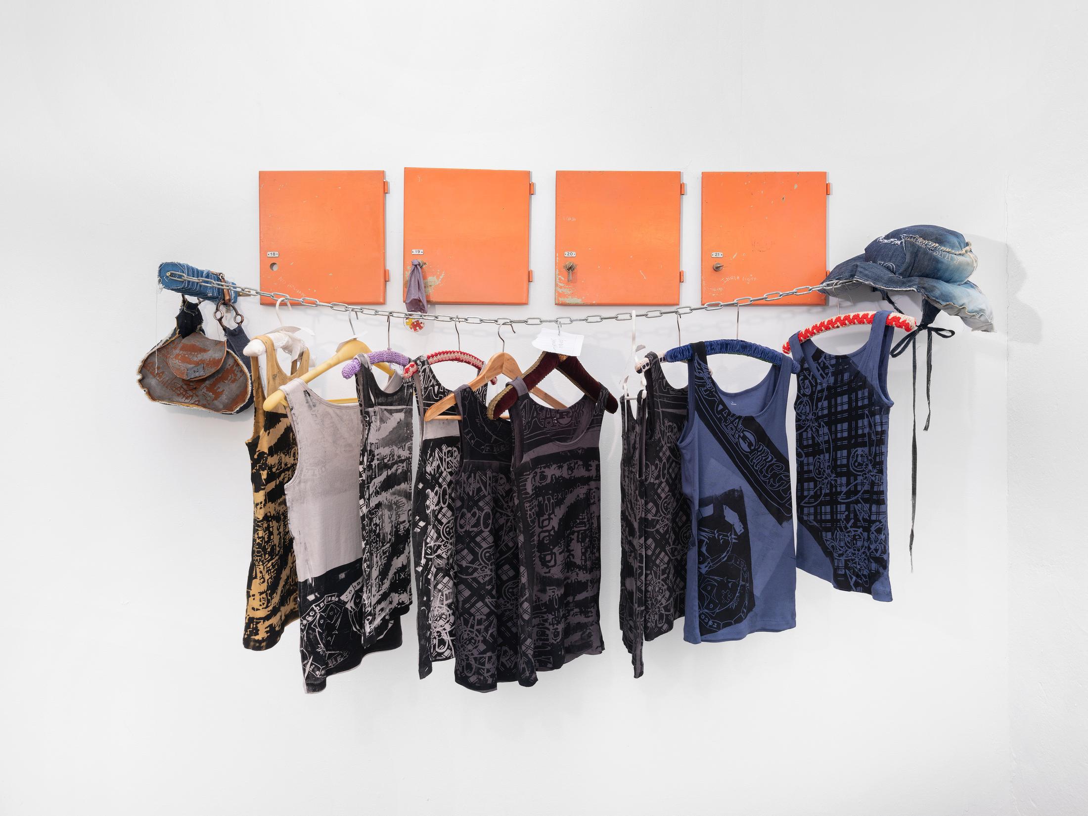 Exhibition View Kim Coussée & Inner Light Joint Exhibition «No Holiday» at Tunnel Tunnel, Lausanne, 2020 / Photo: Julien Gremaud / Courtesy: the artists and Tunnel Tunnel