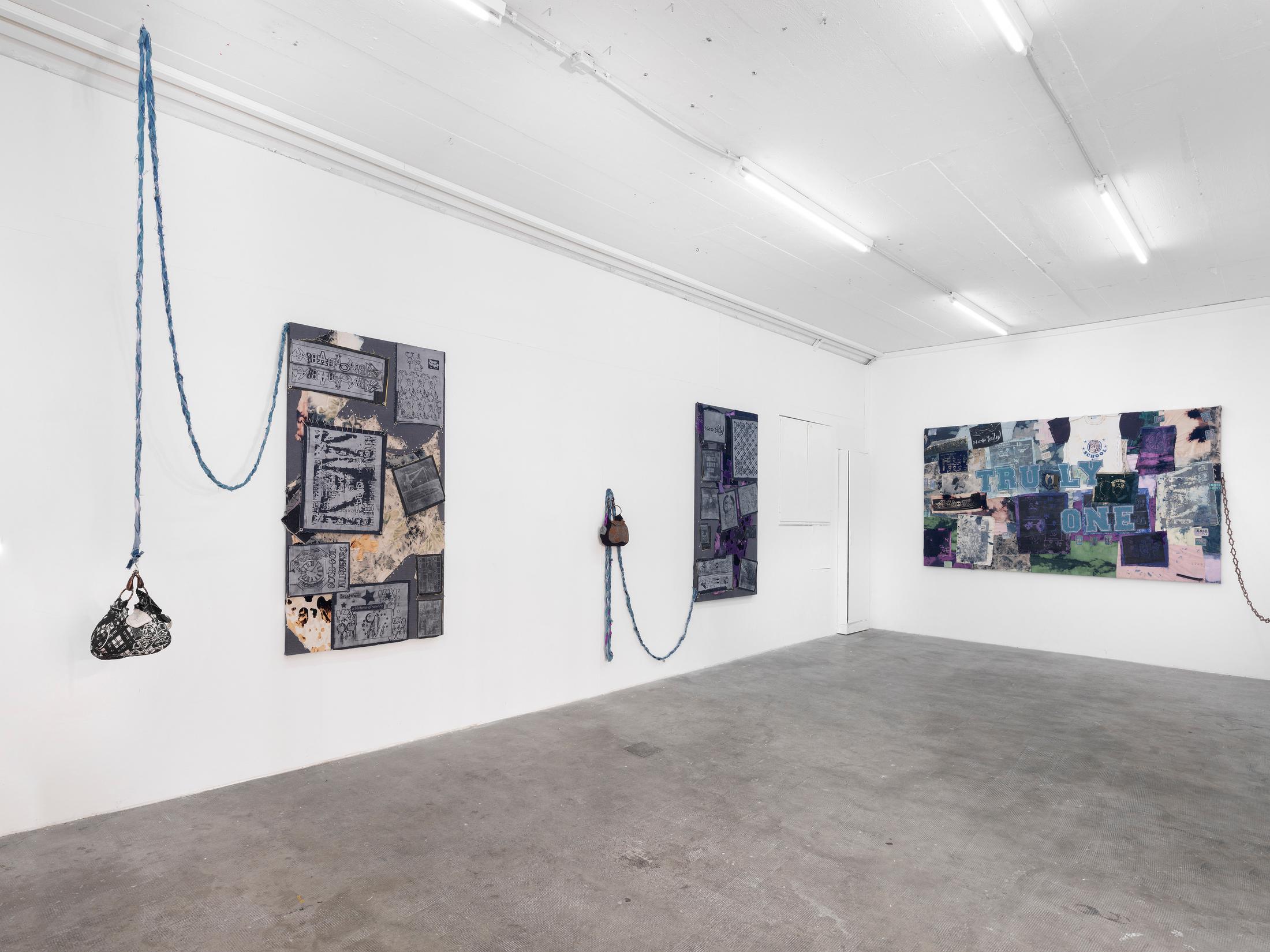 Exhibition View Kim Coussée & Inner Light Joint Exhibition «No Holiday» at Tunnel Tunnel, Lausanne, 2020 / Photo: Julien Gremaud / Courtesy: the artists and Tunnel Tunnel